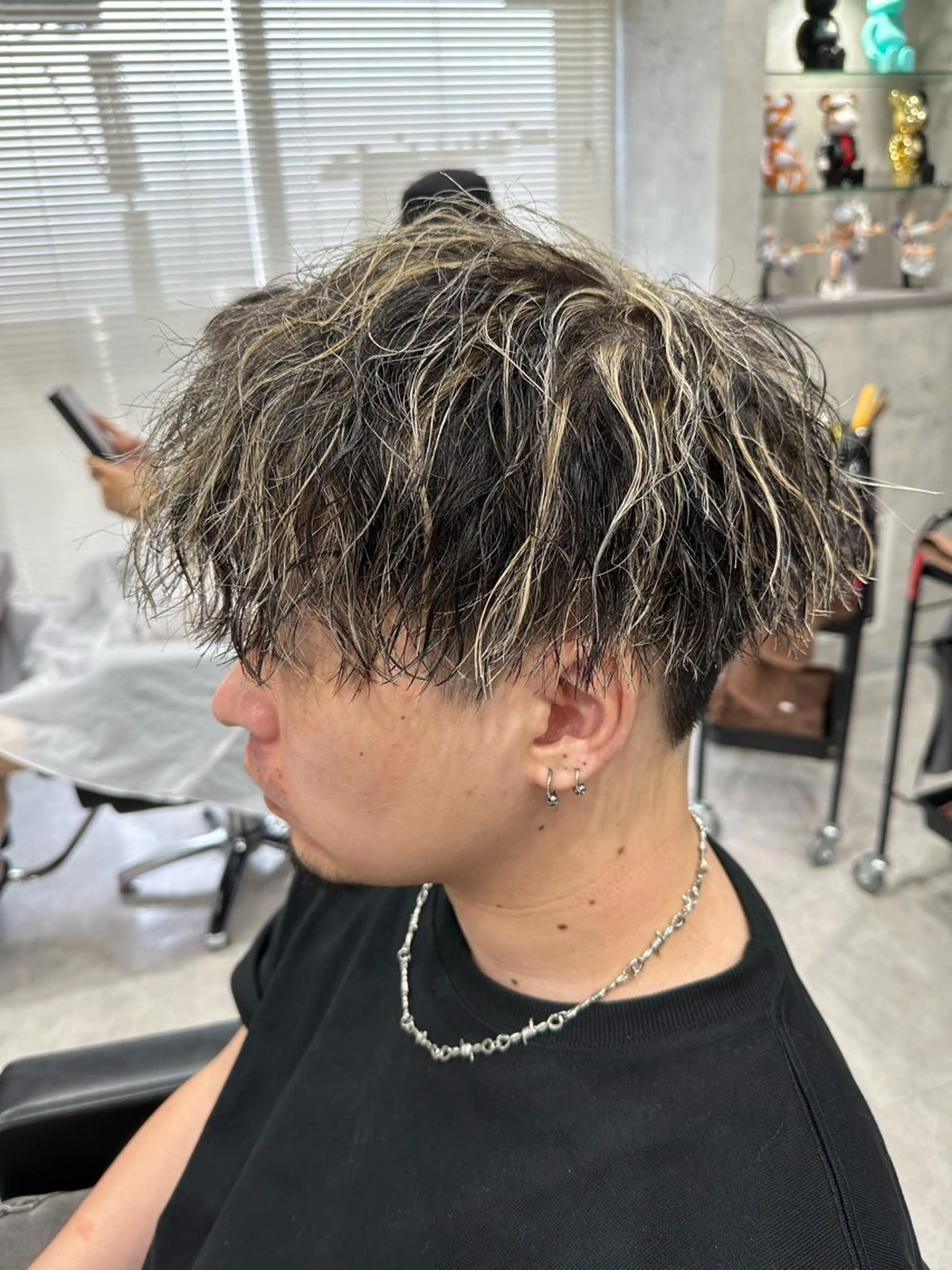 ショート パーマ メンズ メンズハイライト メンズパーマ ハイライト ユウ🪄 パーマ指名No1のヘアスタイル