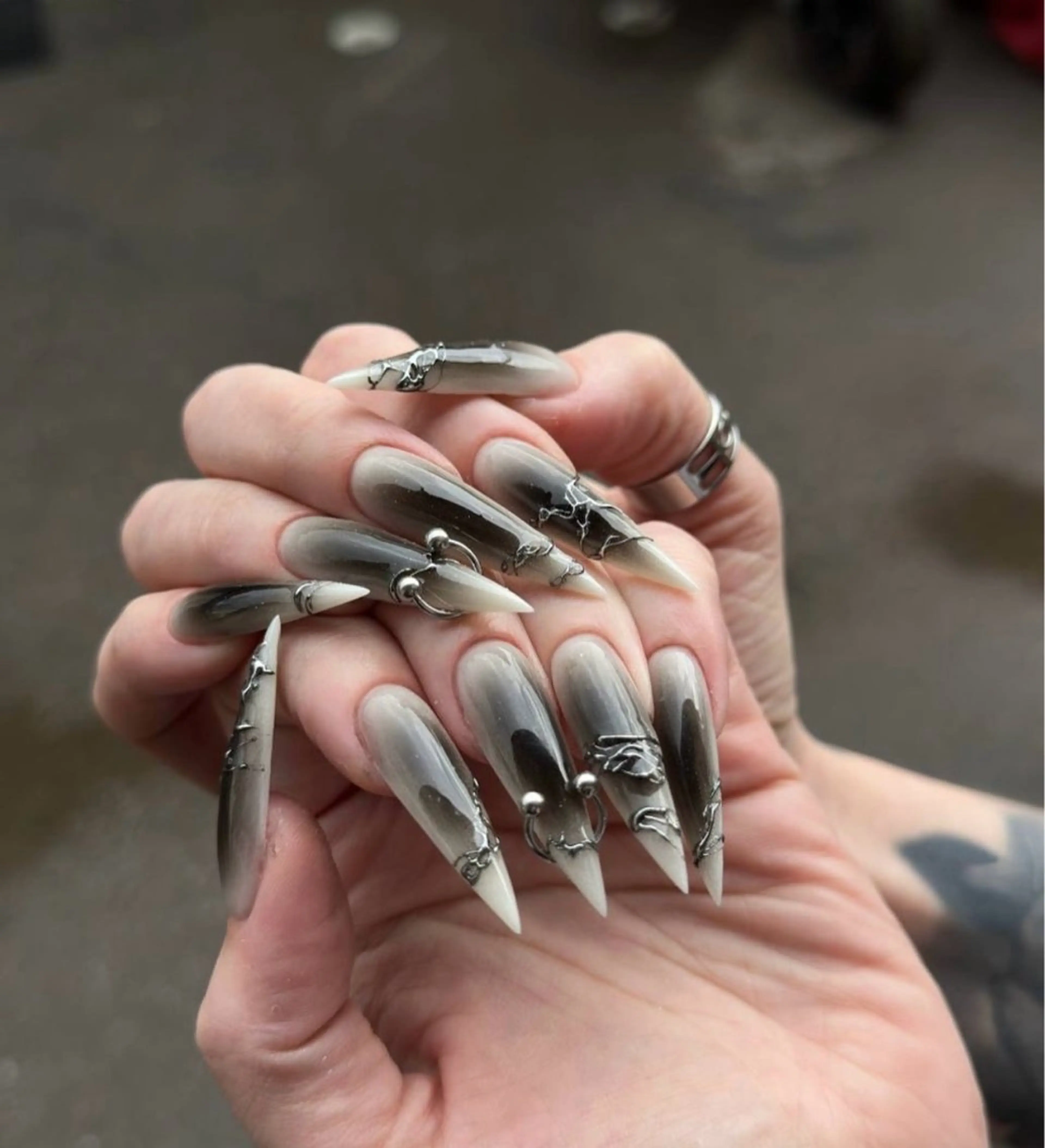 ネイル 長さ出し グラデーション 卒業式 キラキラネイル マグネットネイル ハンドネイル Lee Nails チップ長さだし専門店のネイルデザイン