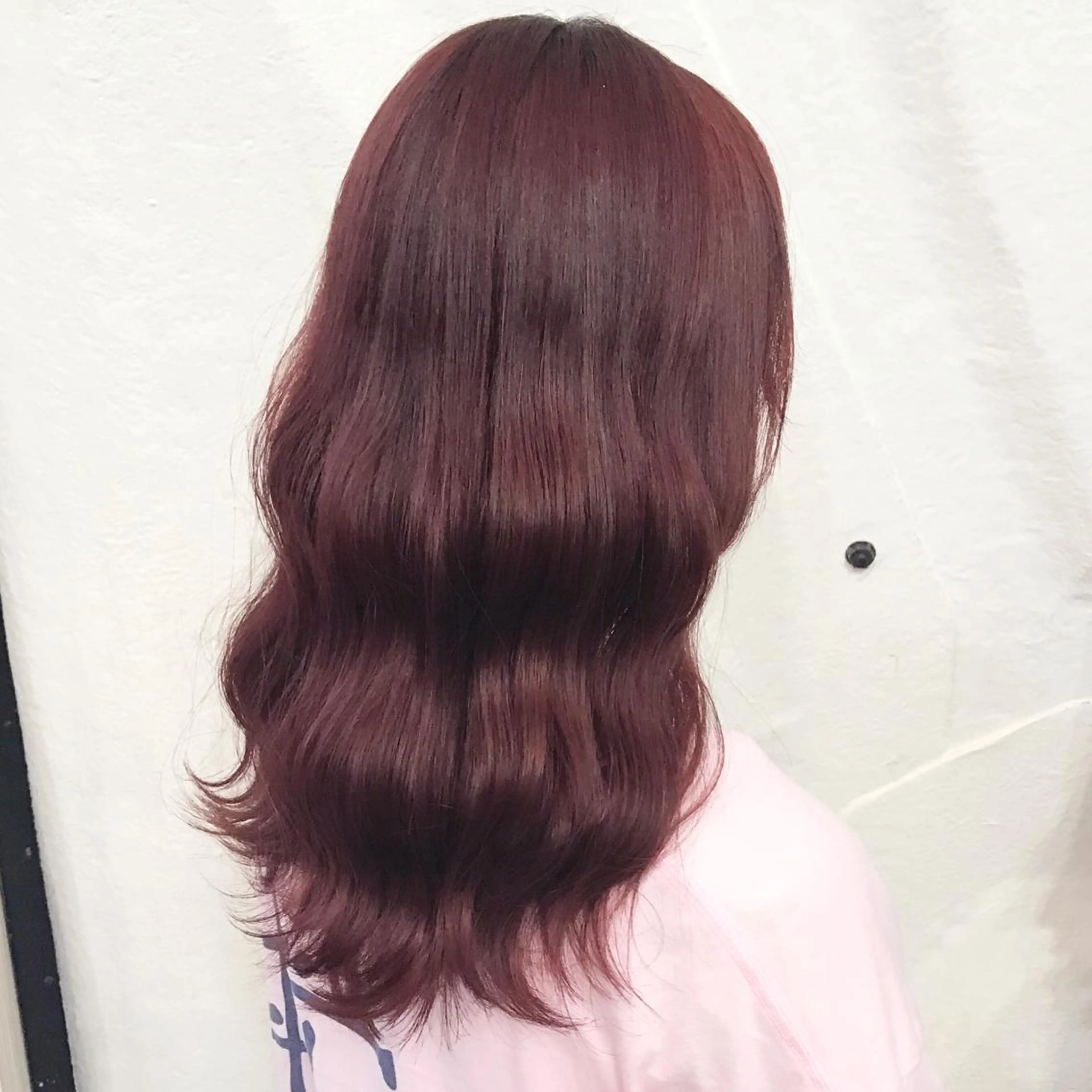 セミロング カラー ブリーチ ピンクカラー レッドカラー K-POP好き美容師 🇰🇷Kai.Yのヘアスタイル