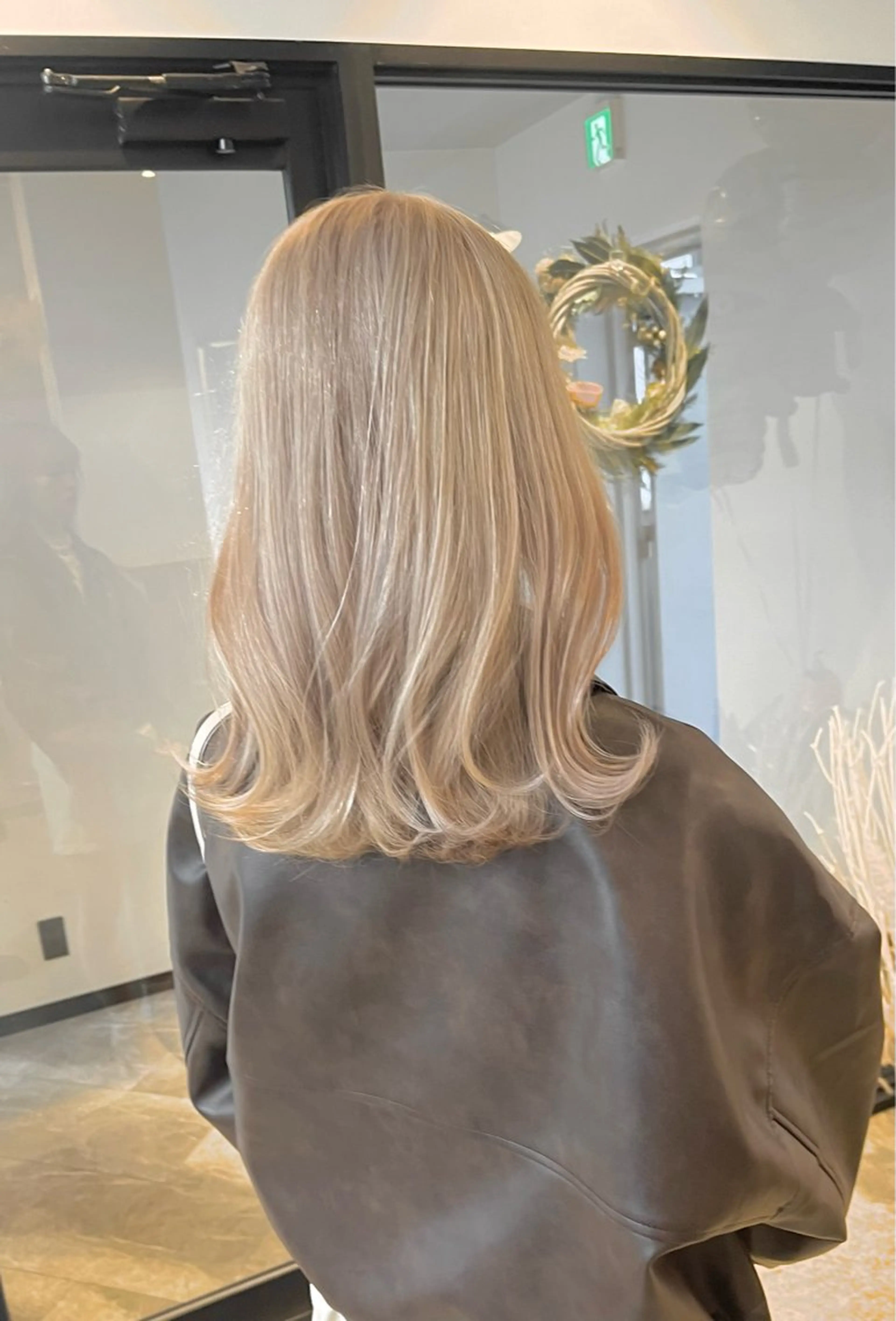 ミディアム ヘアカラー ハイトーンカラ ー/小川のヘアスタイル