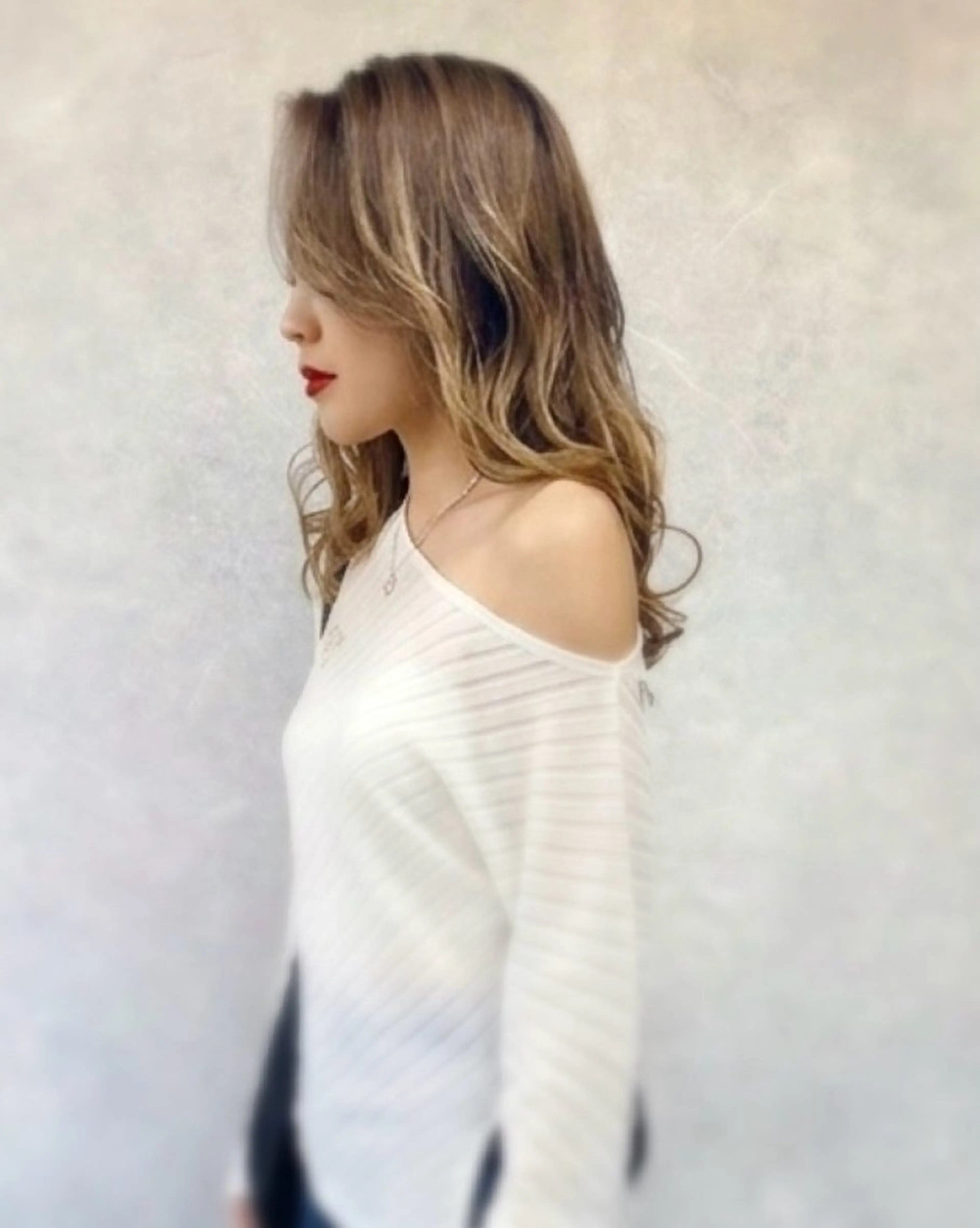 セミロング カラー バレイヤージュ ベージュカラー ハイライトカラー ミルクティーベージュ 顔周りカット 横山 ゆうやのヘアスタイル