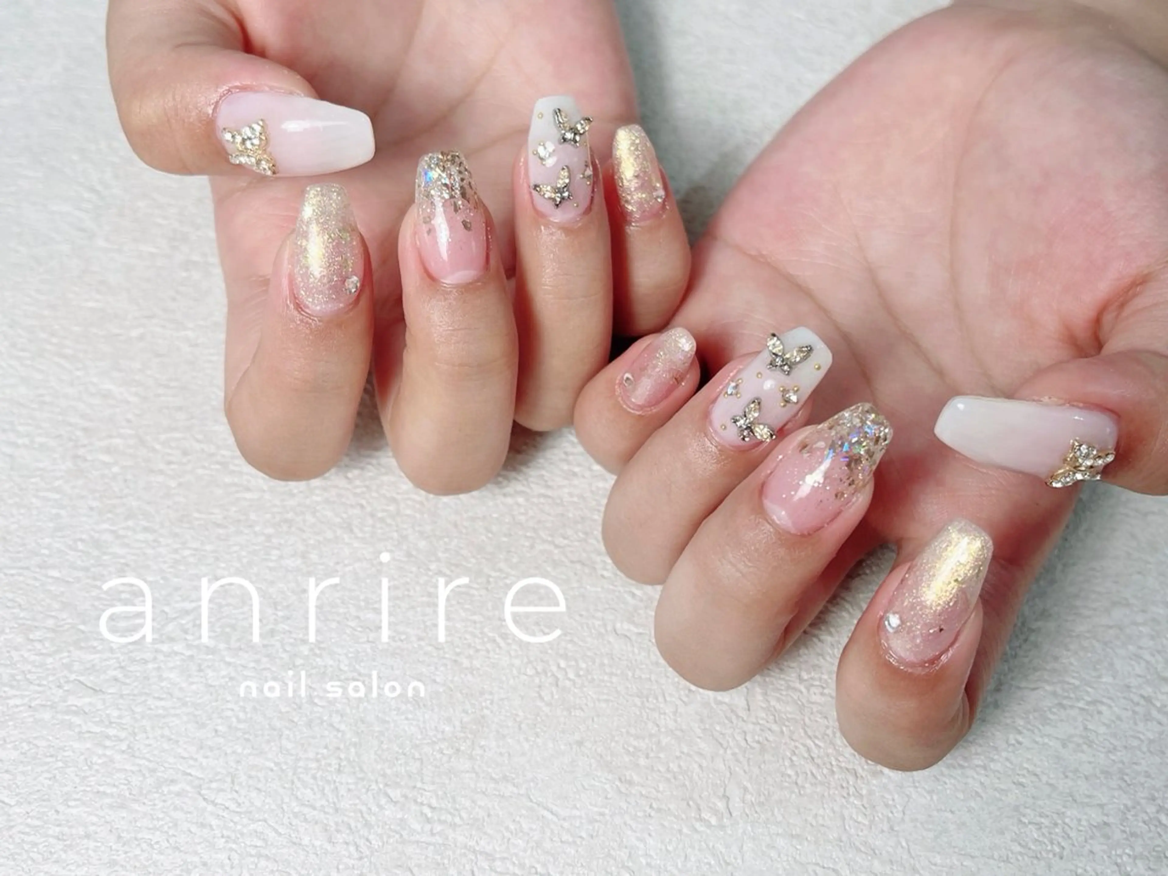 ネイル 成人式 ジェルネイル ゴールド キラキラネイル ラメ(グリッター) ハンドネイル nailsalon anrireのネイルデザイン