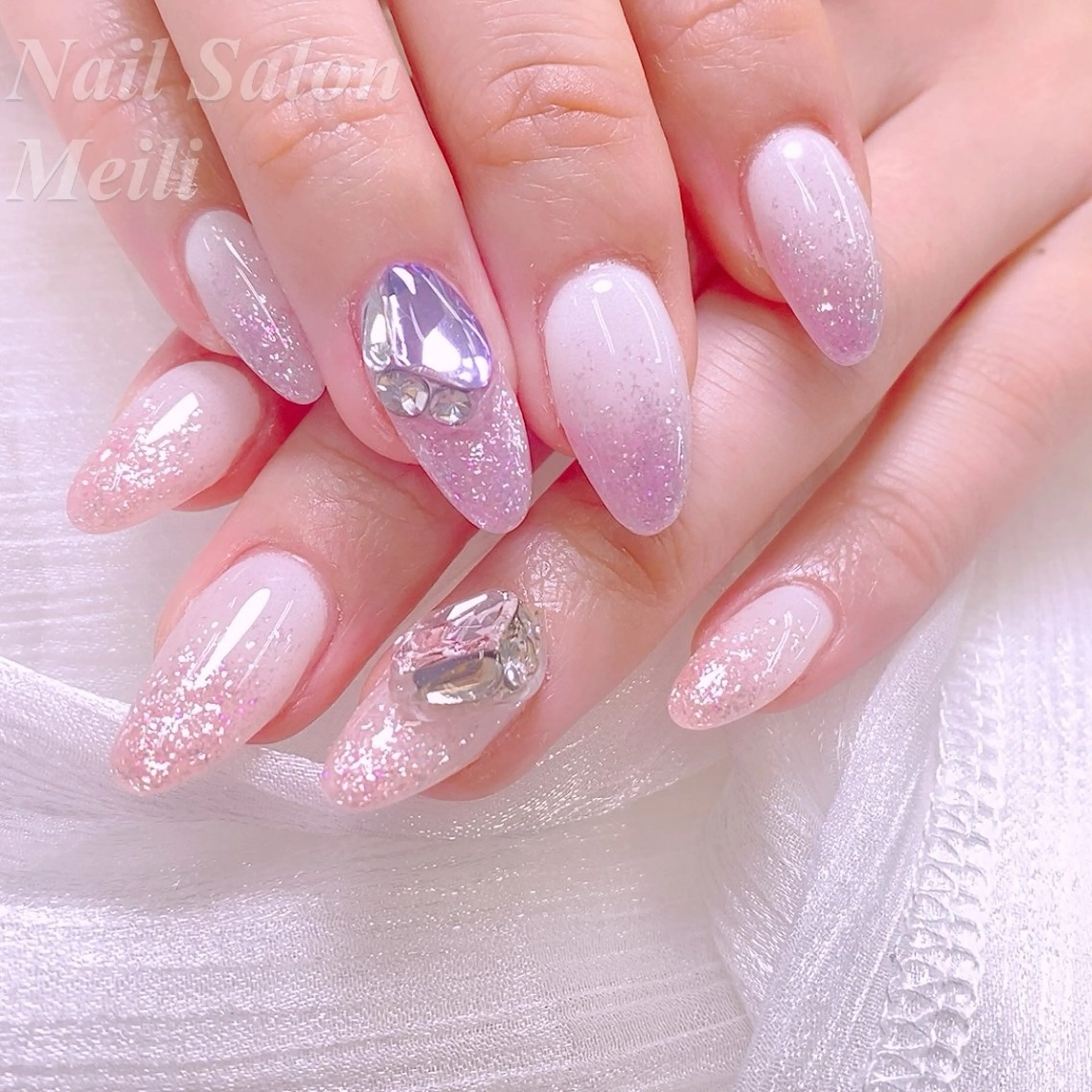 ネイル ジェルネイル グラデーション キラキラネイル ラメ(グリッター) ラメグラデーション ハンドネイル ネイルサロン メイリーのネイルデザイン