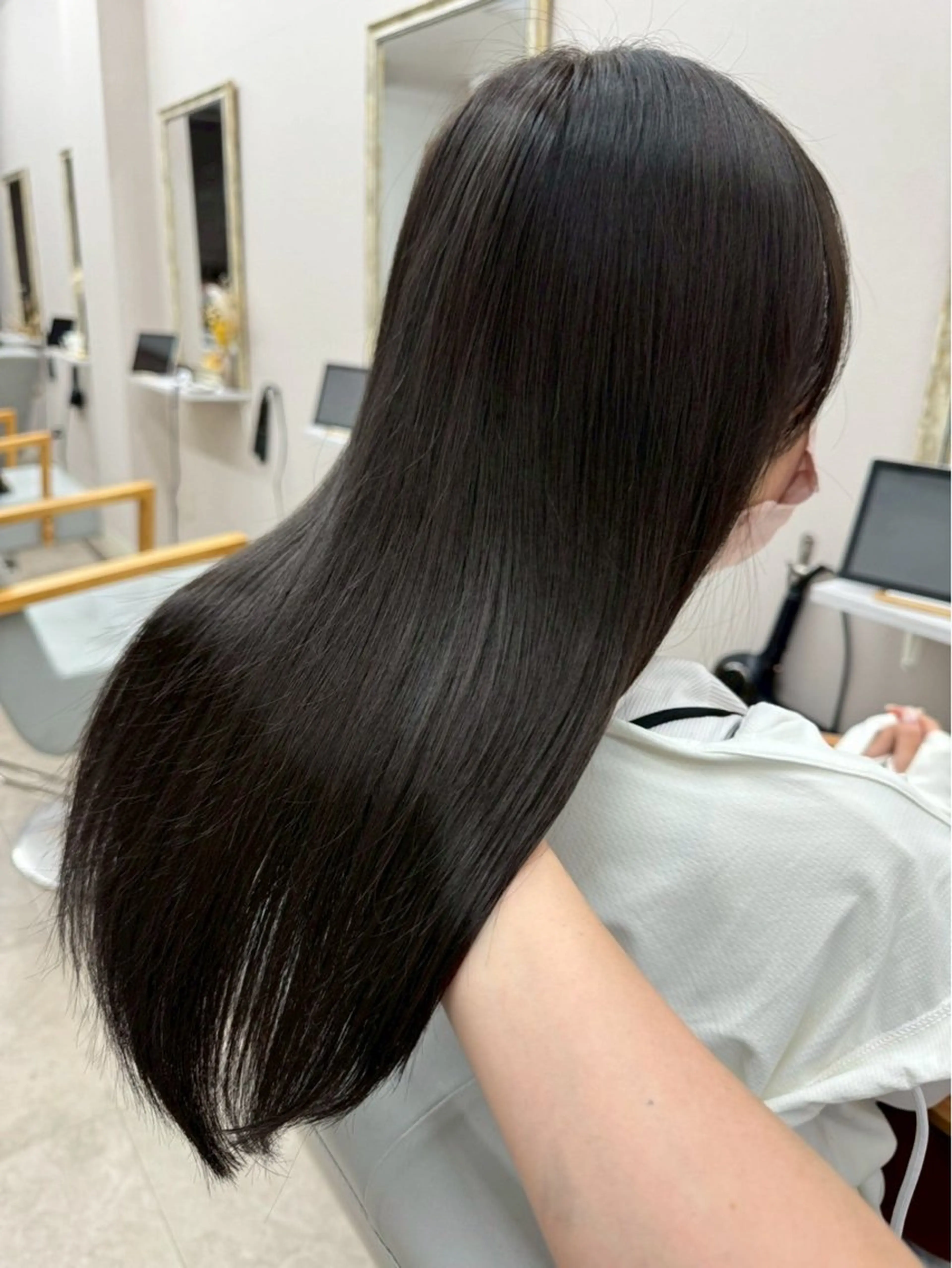 セミロング カラー 透明感カラー グレージュ トリートメント luna ayane ／透明感カラーのヘアスタイル