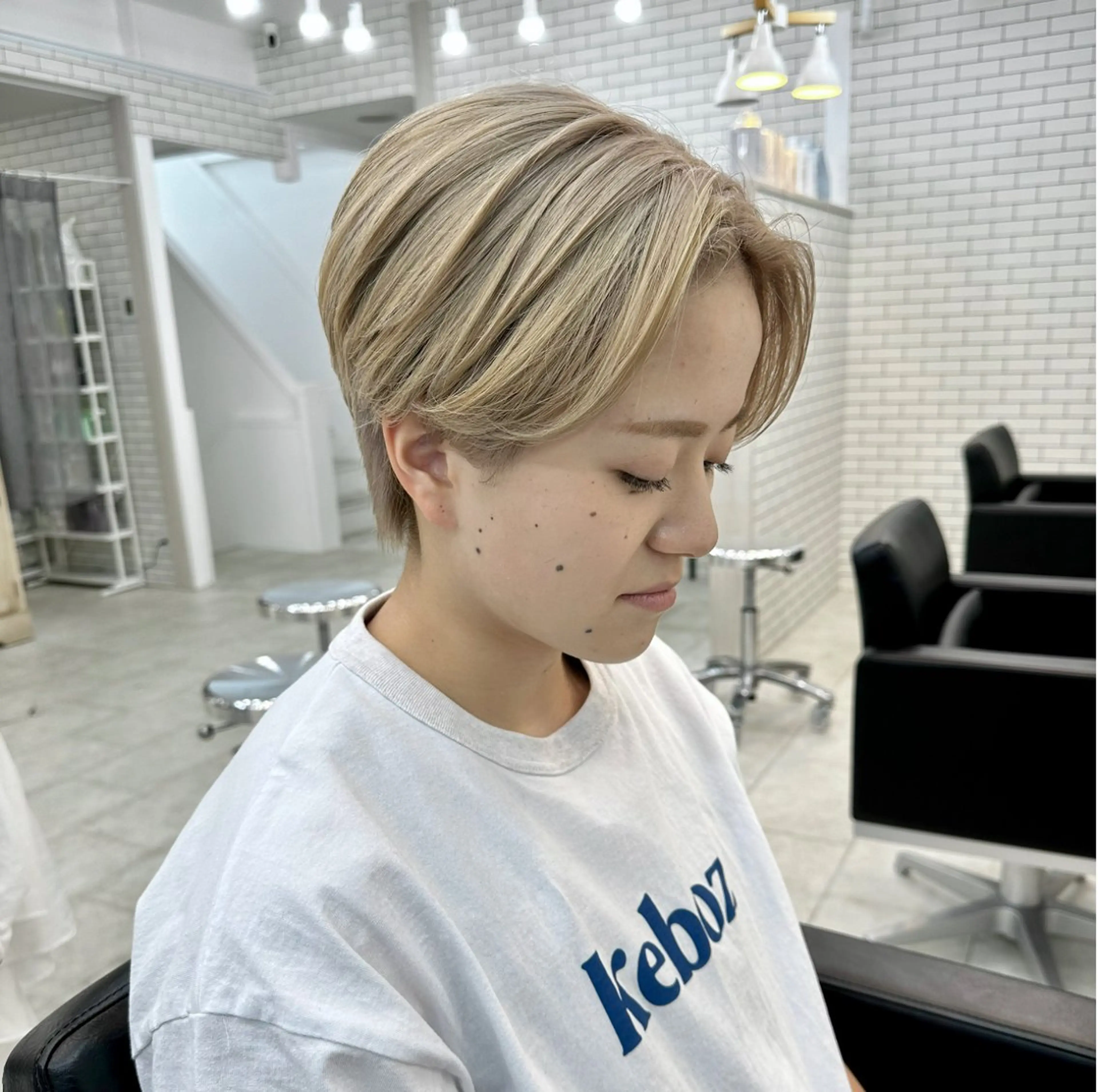 カラー メンズ メンズハイライト メンズハイトーン メンズインナーカラー デザインカラー ハイライトカラー メンズ特化✂️ 小枝 優生のヘアスタイル