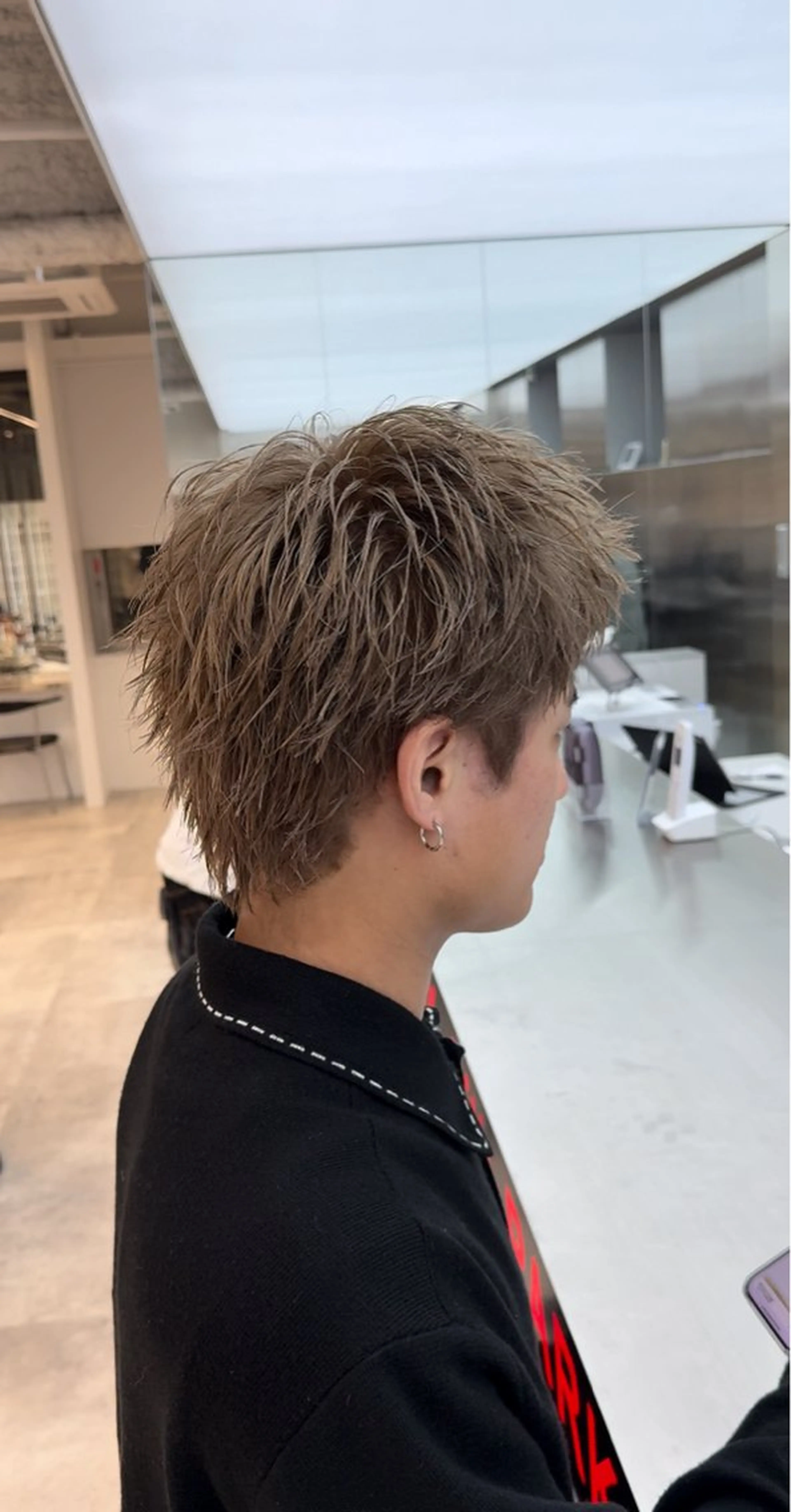 ショート カラー メンズ メンズハイトーン 刈り上げ ハイトーンカラー ショートヘア カット ヘアカラー トリートメント 【fifth】渡部 永遠のヘアスタイル