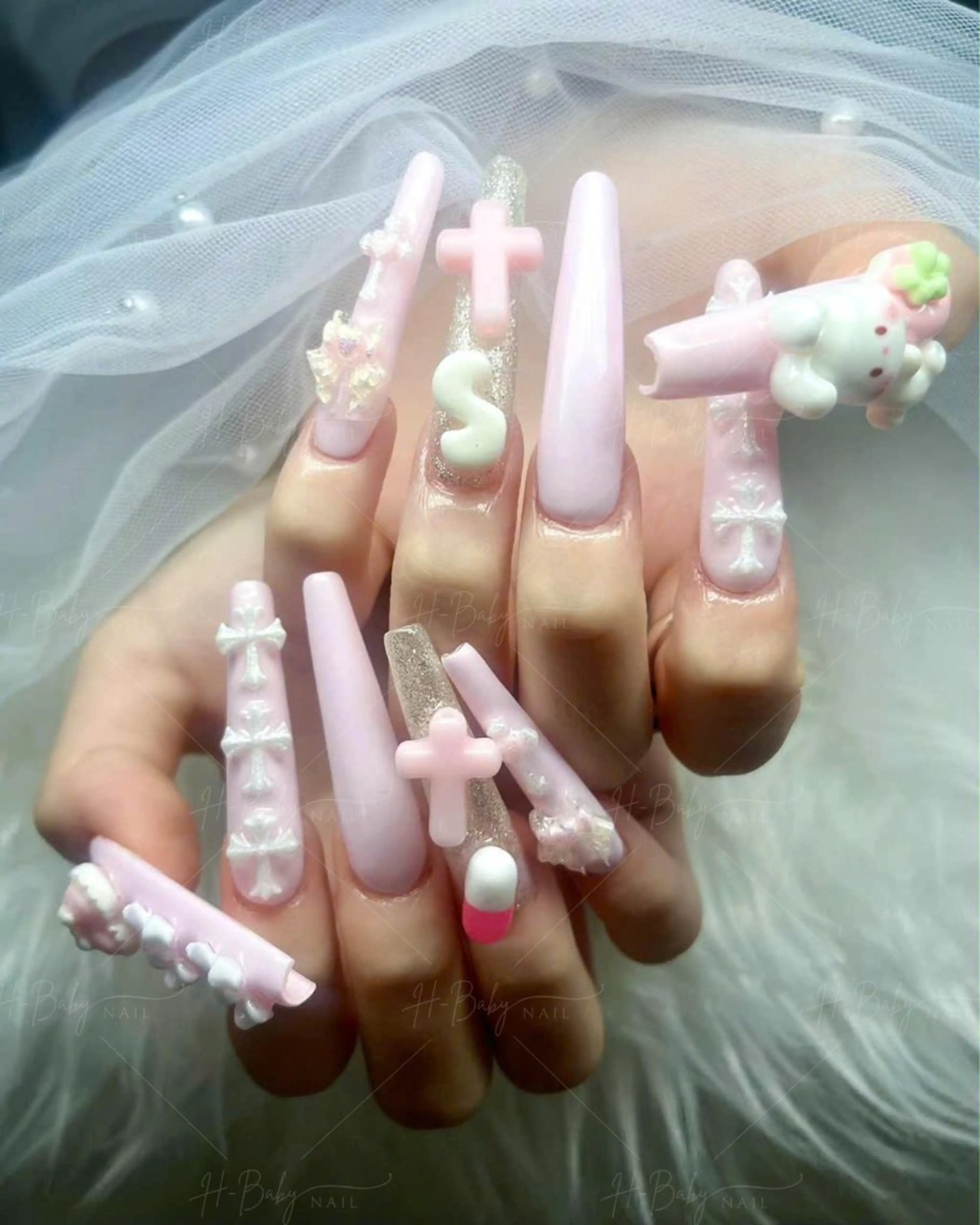ネイル フレンチネイル ジェルネイル ガラスフレンチ ハロウィン ハート H.baby Nail Salonのネイルデザイン