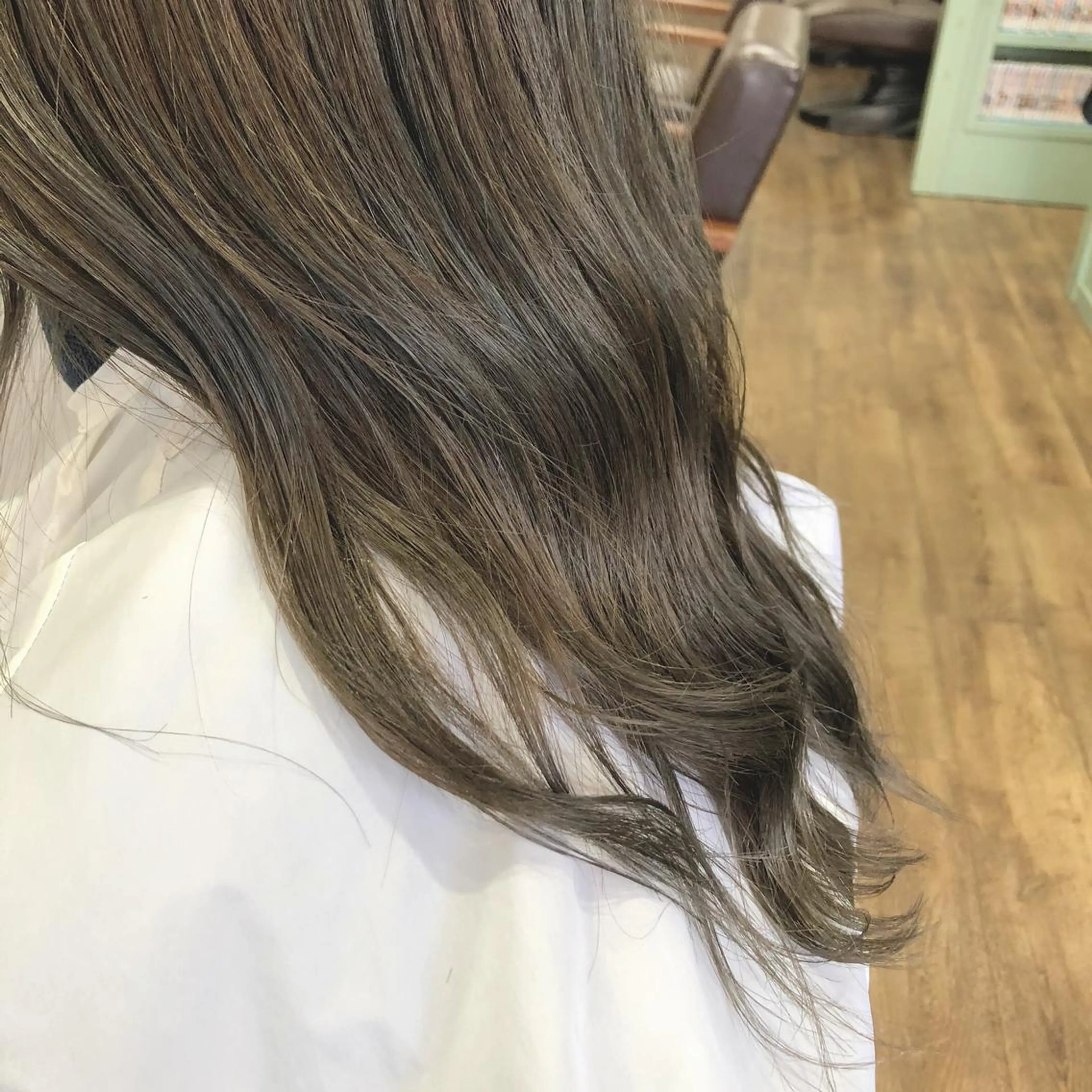 ロング 堀谷 彩花のヘアスタイル
