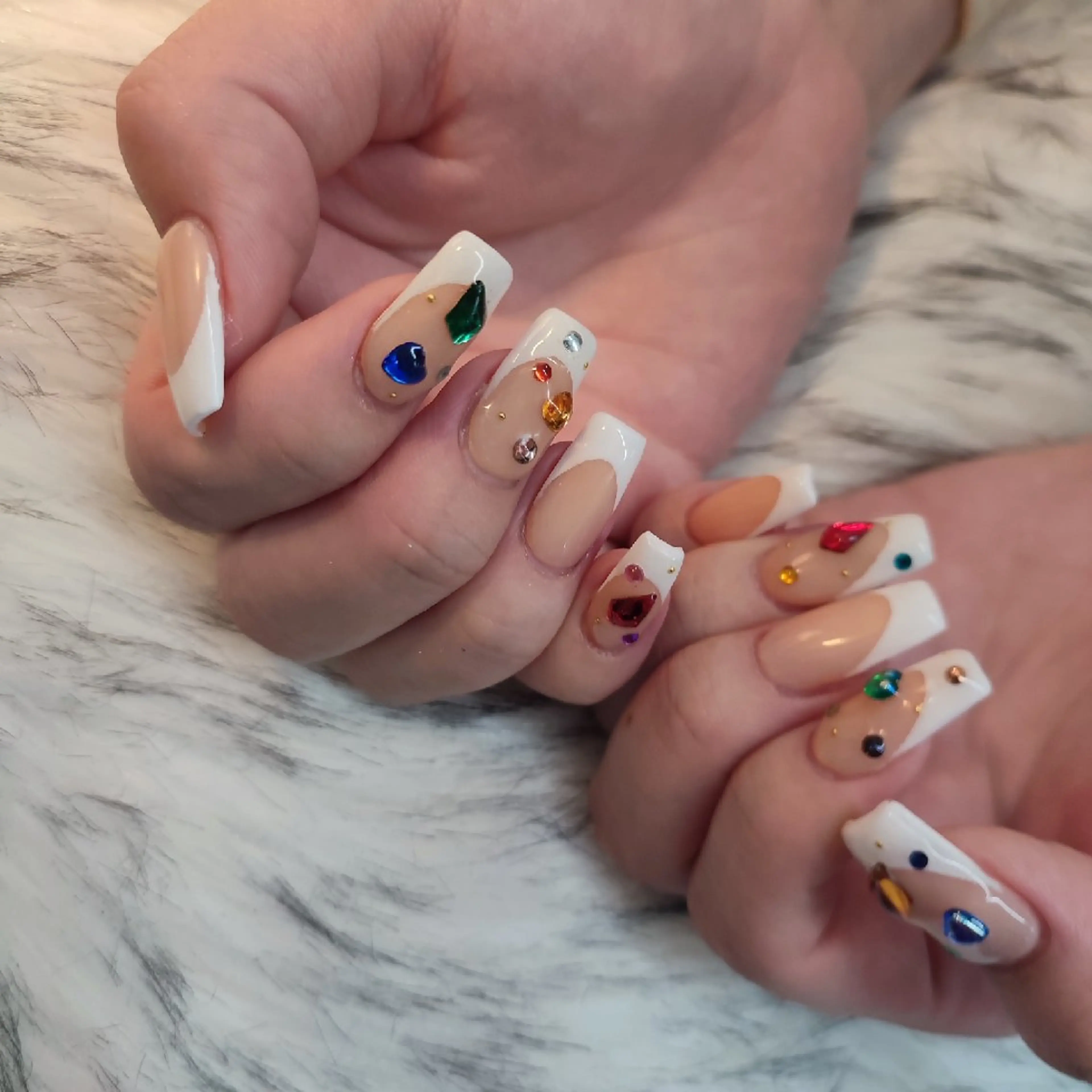 ネイル ハンドネイル RUNWAY 　　の眉毛・アイブロウイメージ