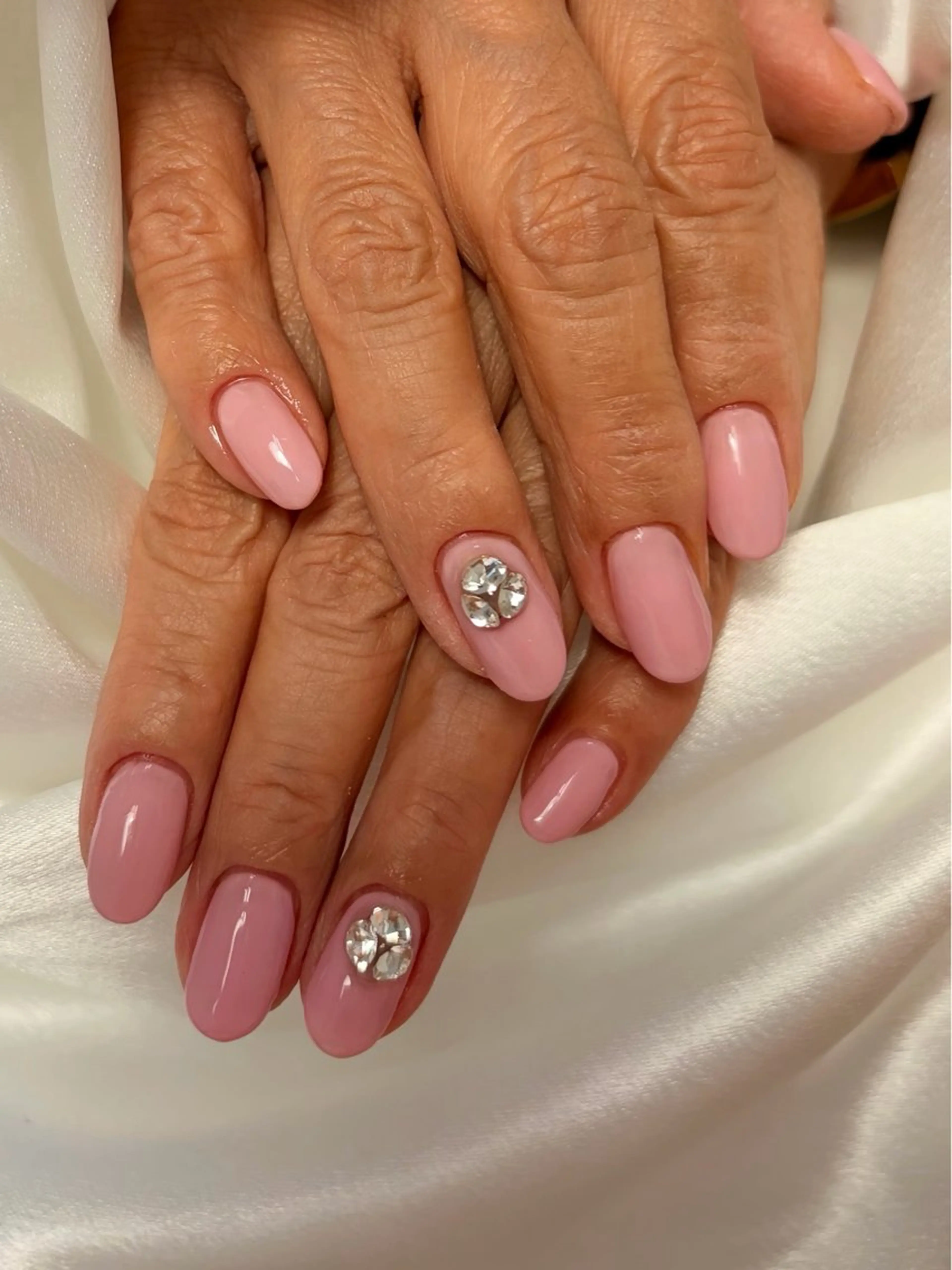 ネイル ワンカラーネイル ストーンネイル ハンドネイル nail salon BrooChillのネイルデザイン