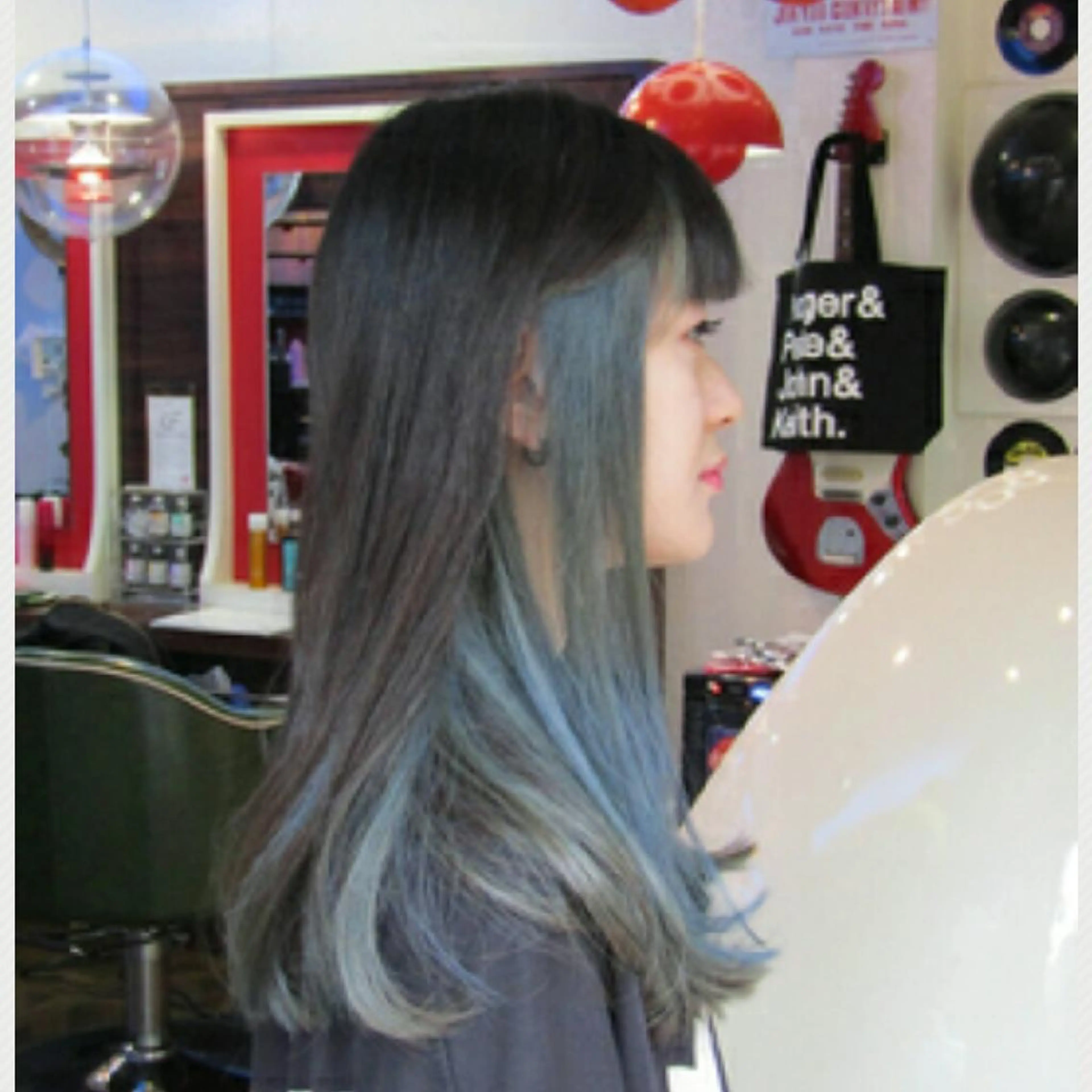 セミロング カラー はらだ はるなのヘアスタイル