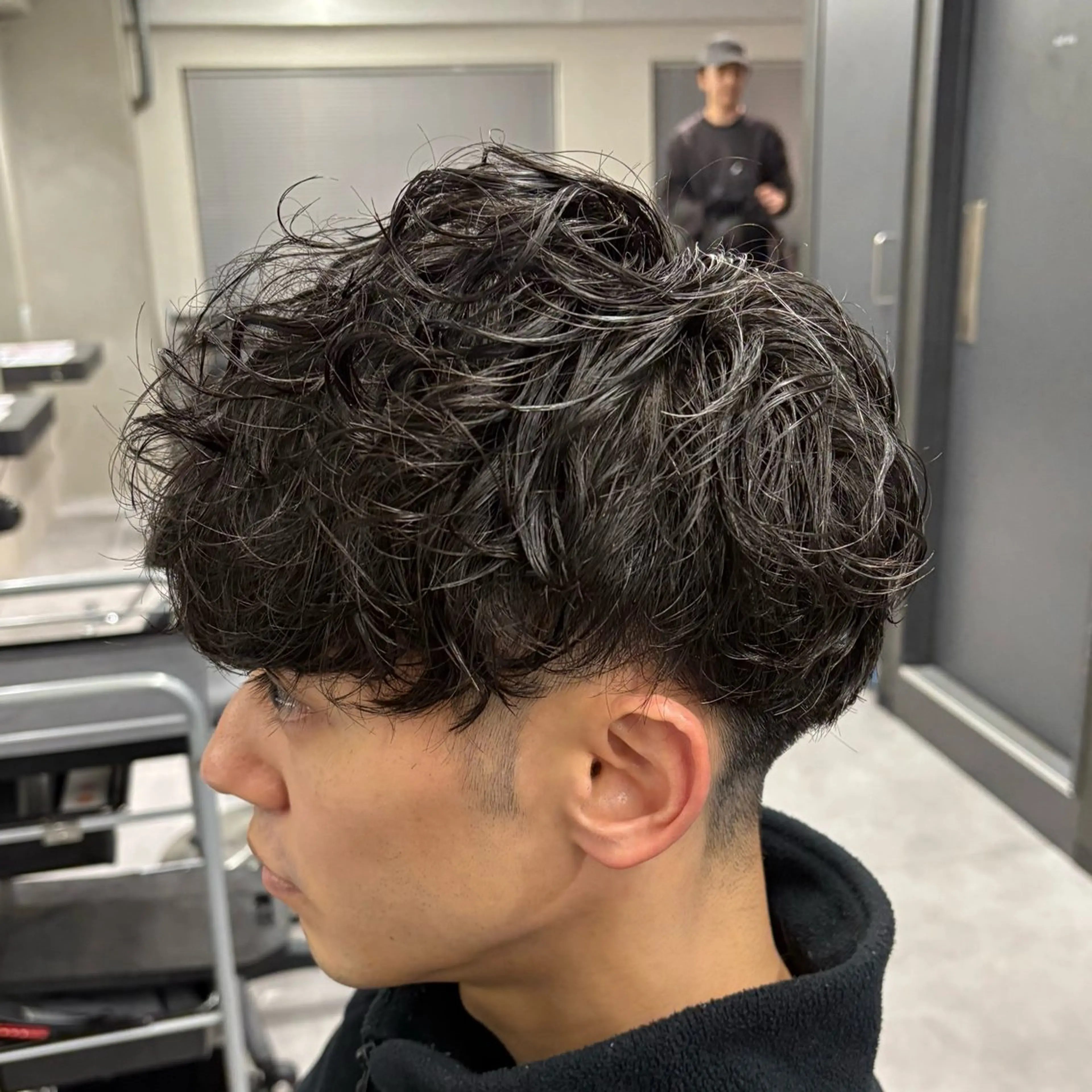 ミディアム パーマ メンズ スペインカール 🐦‍🔥フェザーパ ーマ🐦‍🔥きるやのヘアスタイル