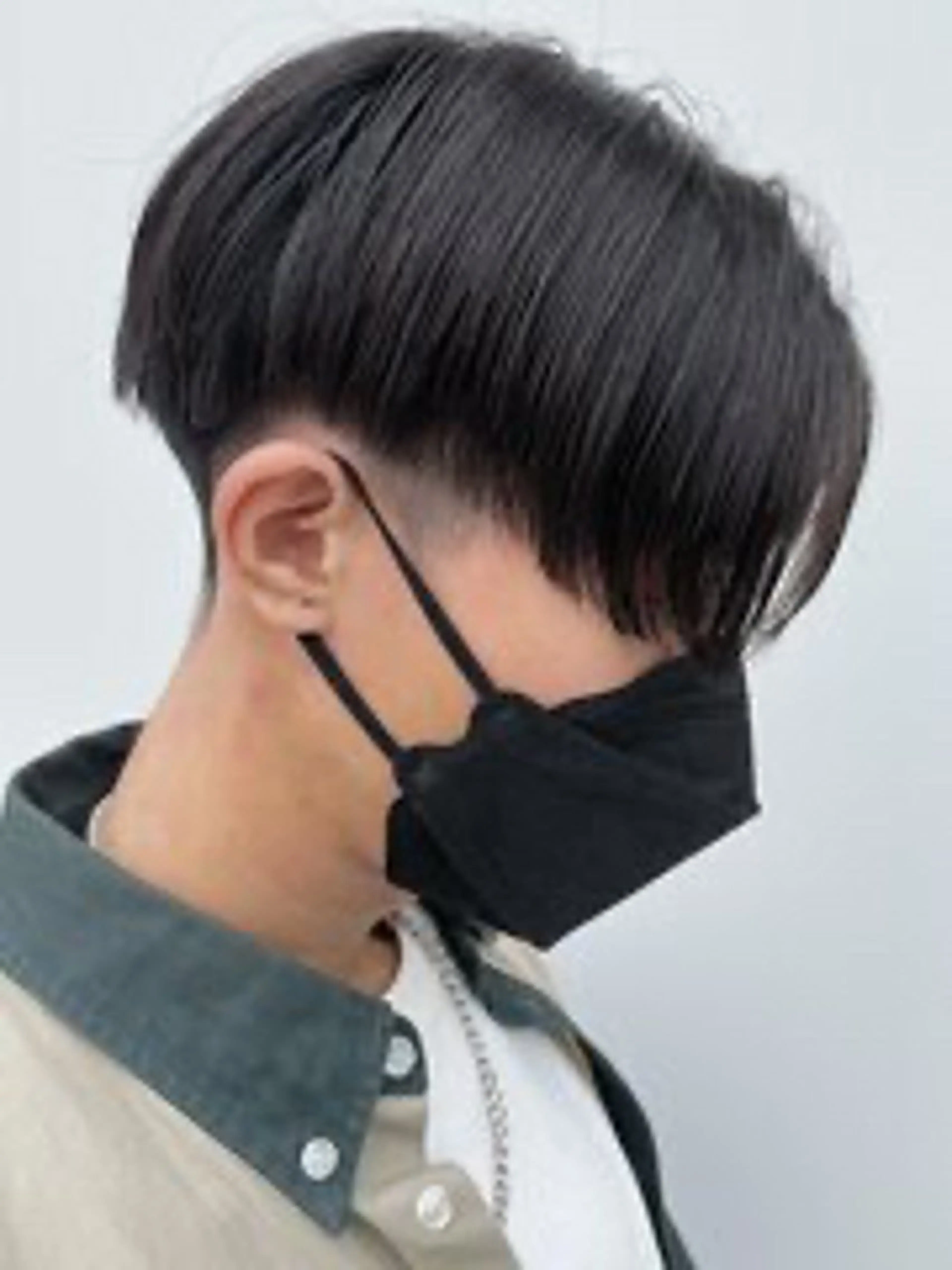 メンズ センターパート 刈り上げ カット 内山 翔太のヘアスタイル