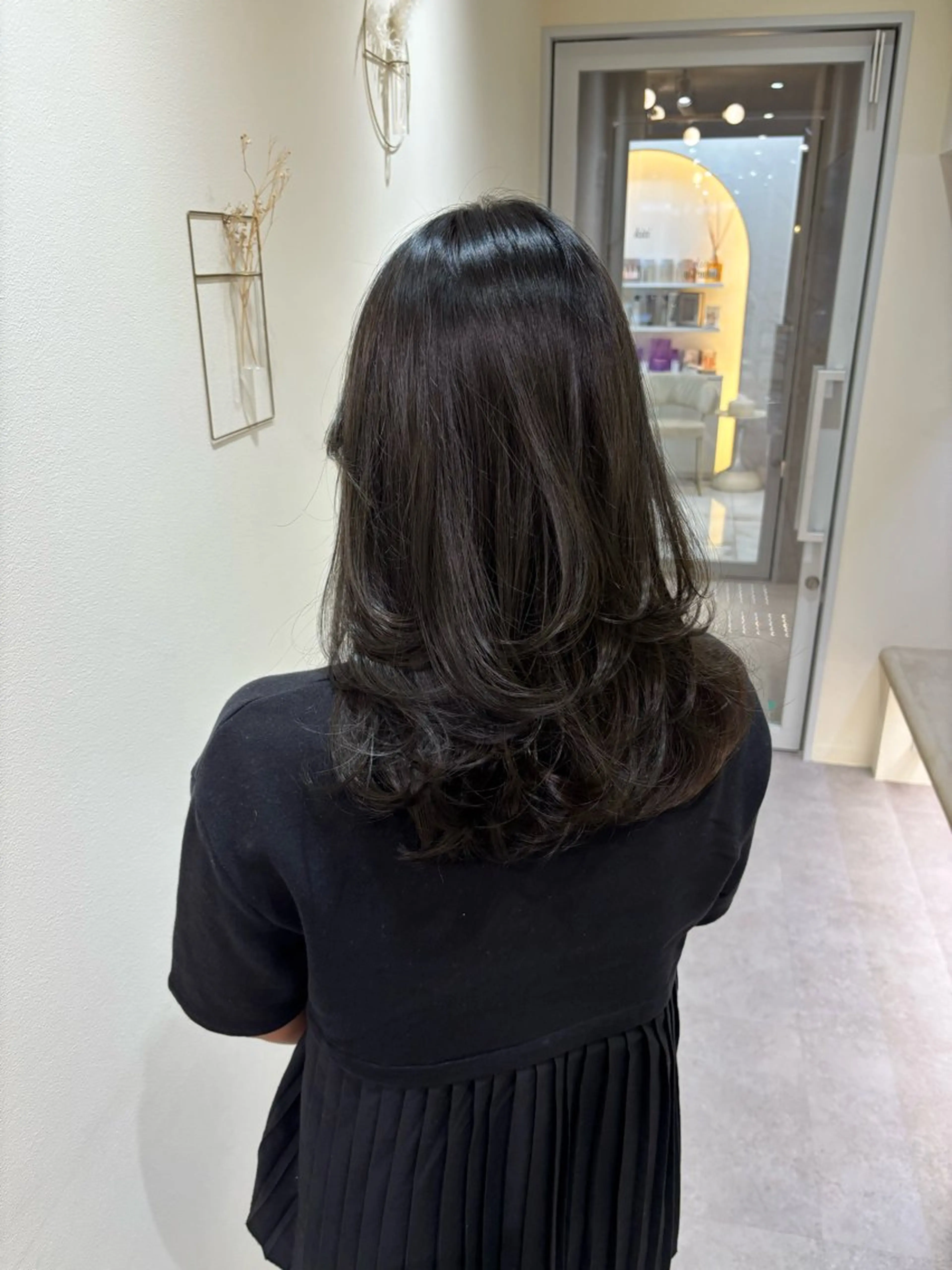 セミロング レイヤーカット レイヤー／ボブ／暗髪 透明感カラーChieのヘアスタイル