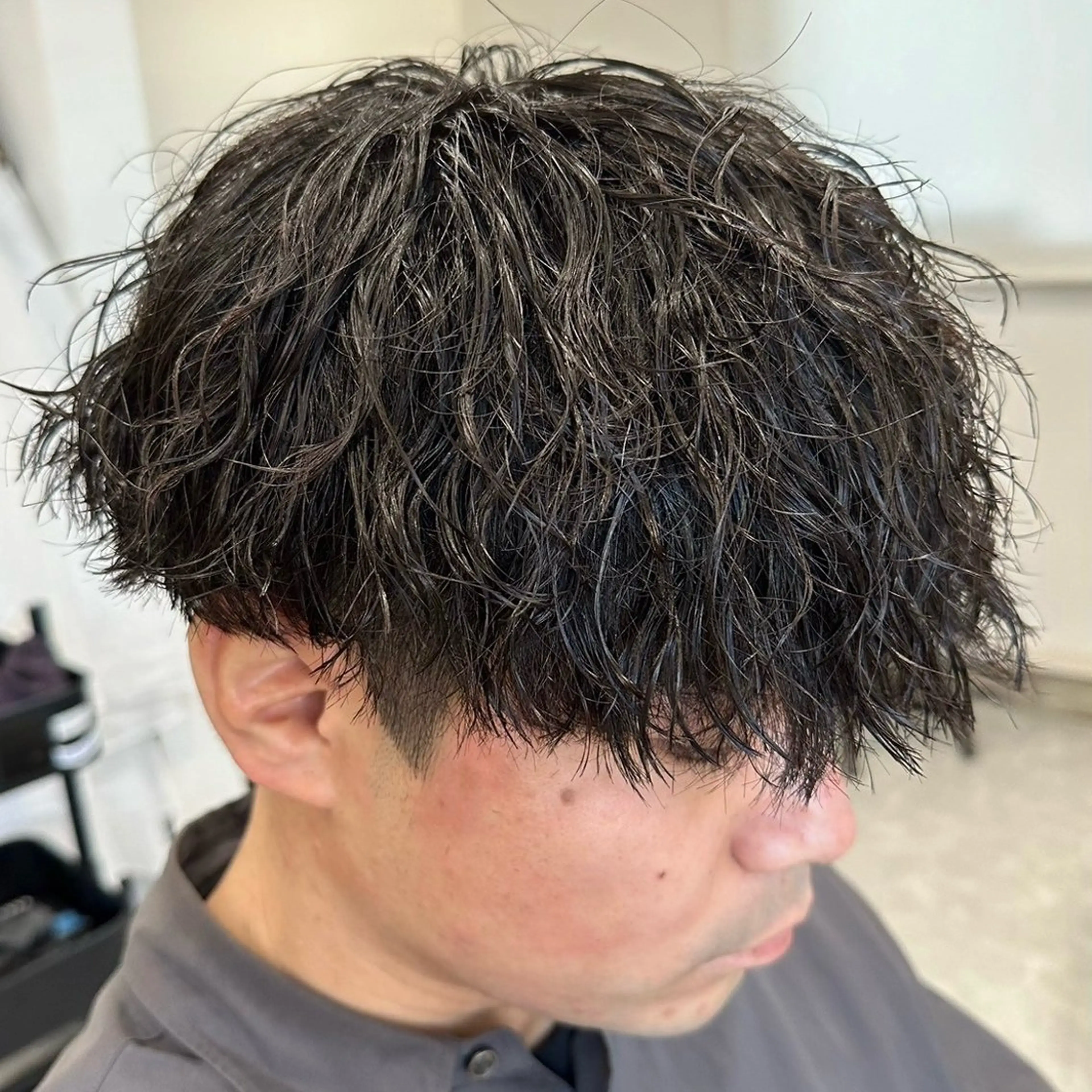 ショート パーマ メンズ メンズパーマ メンズツイストパーマ ツイストスパイラルパーマ スパイラルパーマ ツイストパーマ FeU【フゥ】所属・メンズパーマ WATARUのヘアスタイル