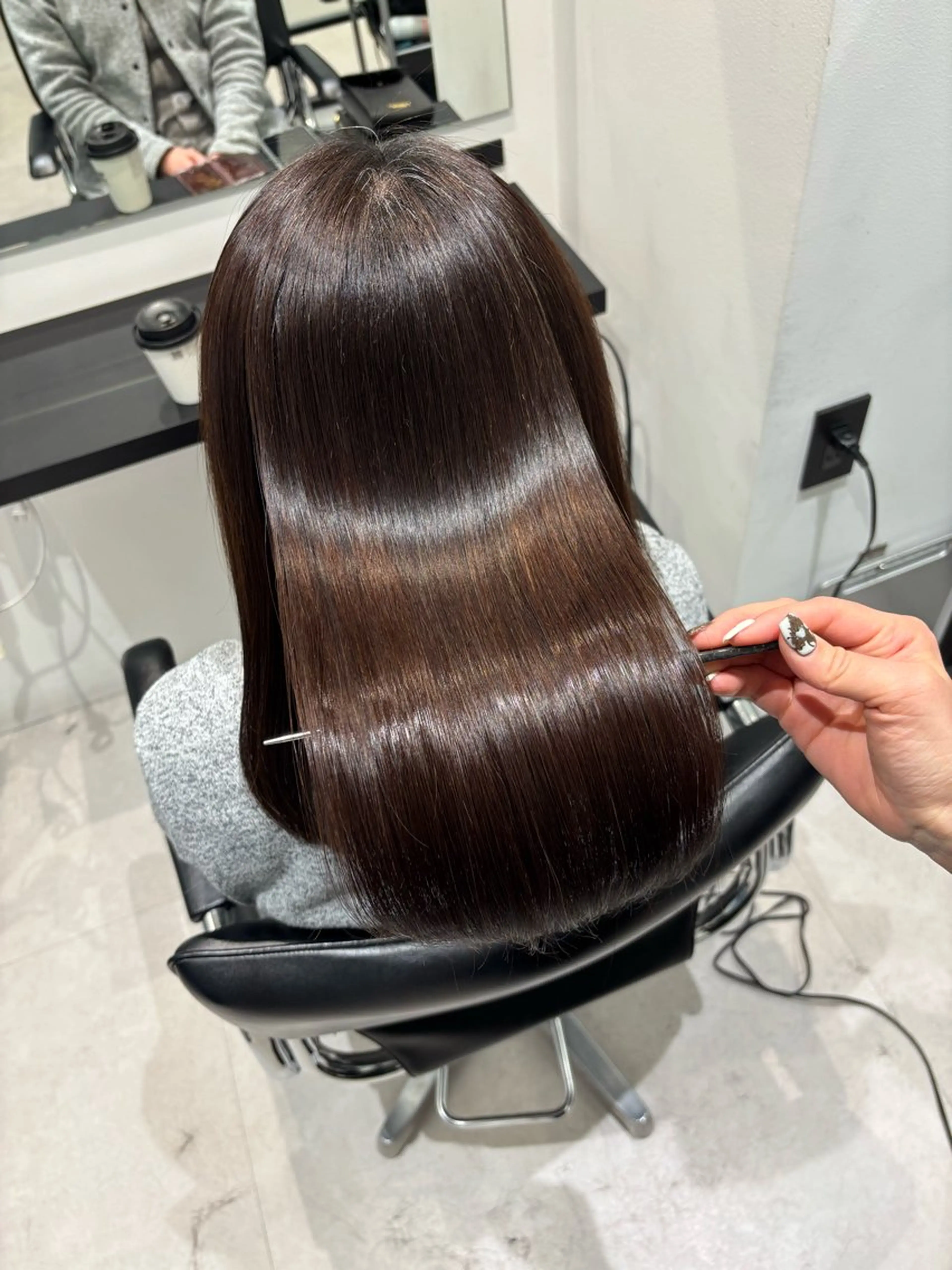 ミディアム カット 縮毛矯正 トリートメント 美髪ヘア 🤍erikaのヘアスタイル