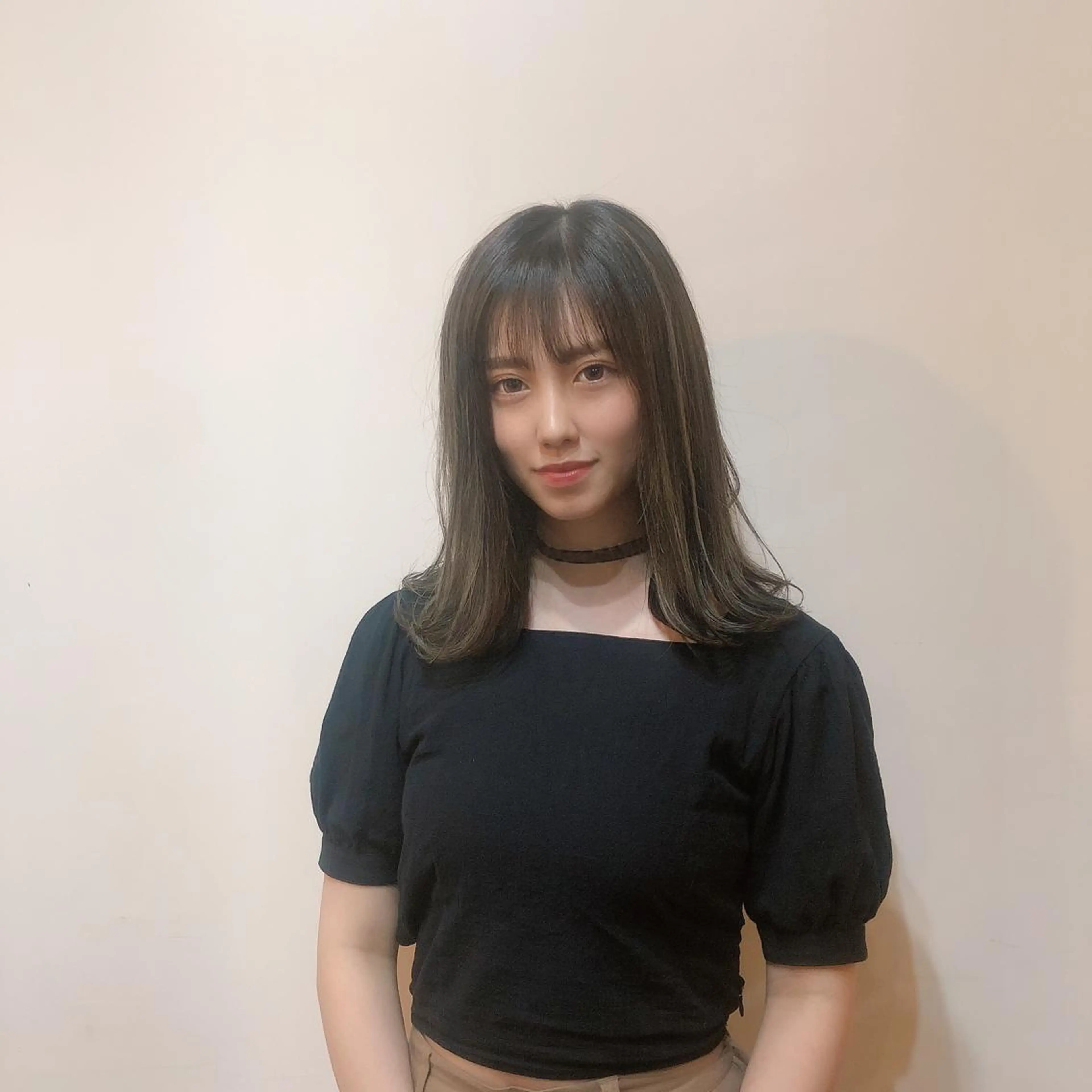 ミディアム カラー ハイライトカラー シルバー ハイライト ヘアカラー トリートメント 女性指名人気no.1 尾崎のヘアスタイル