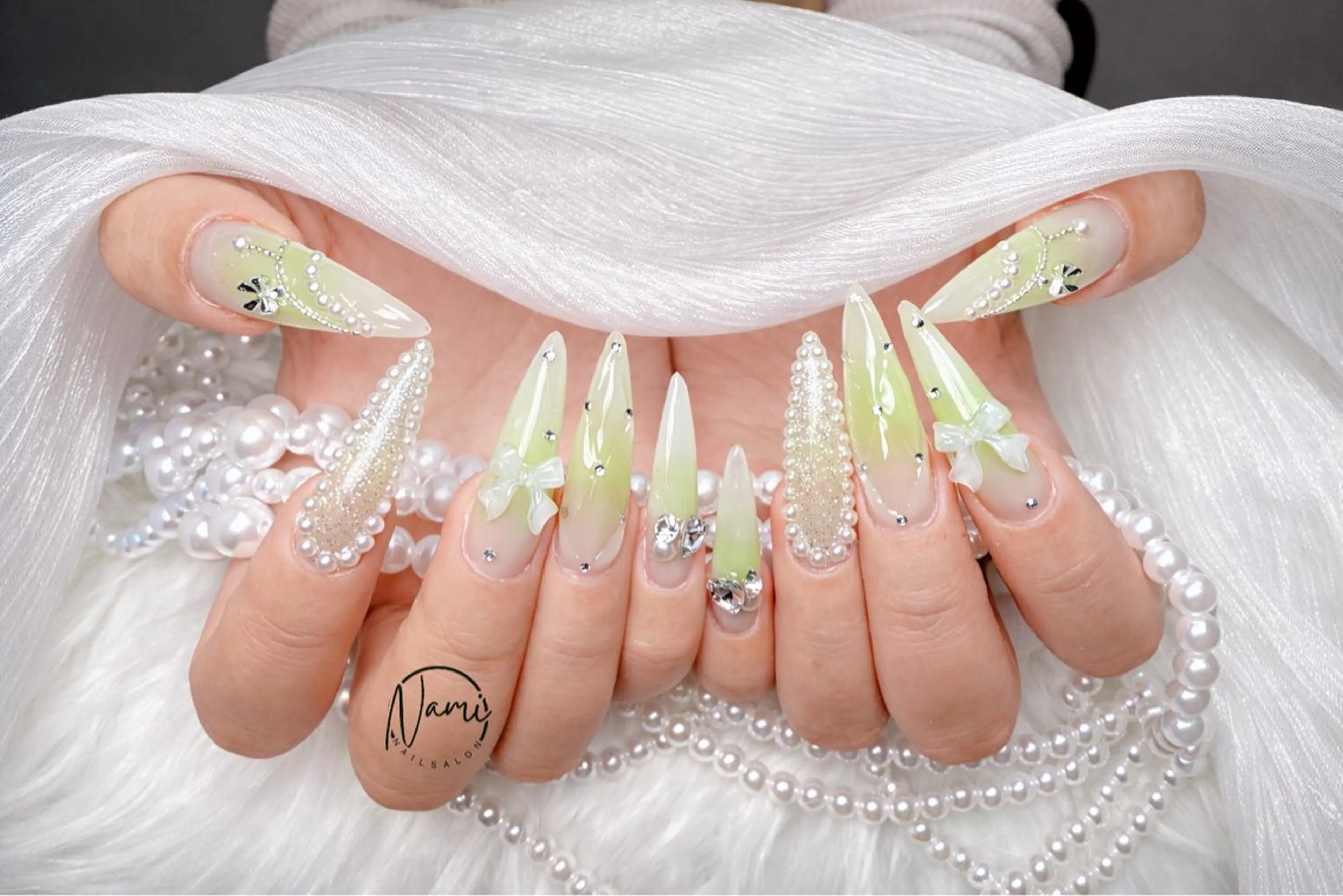 ネイル 長さ出し ガーリー 韓国ネイル ロングネイル 持ち込み ハンドネイル Nami nail salonのネイルデザイン