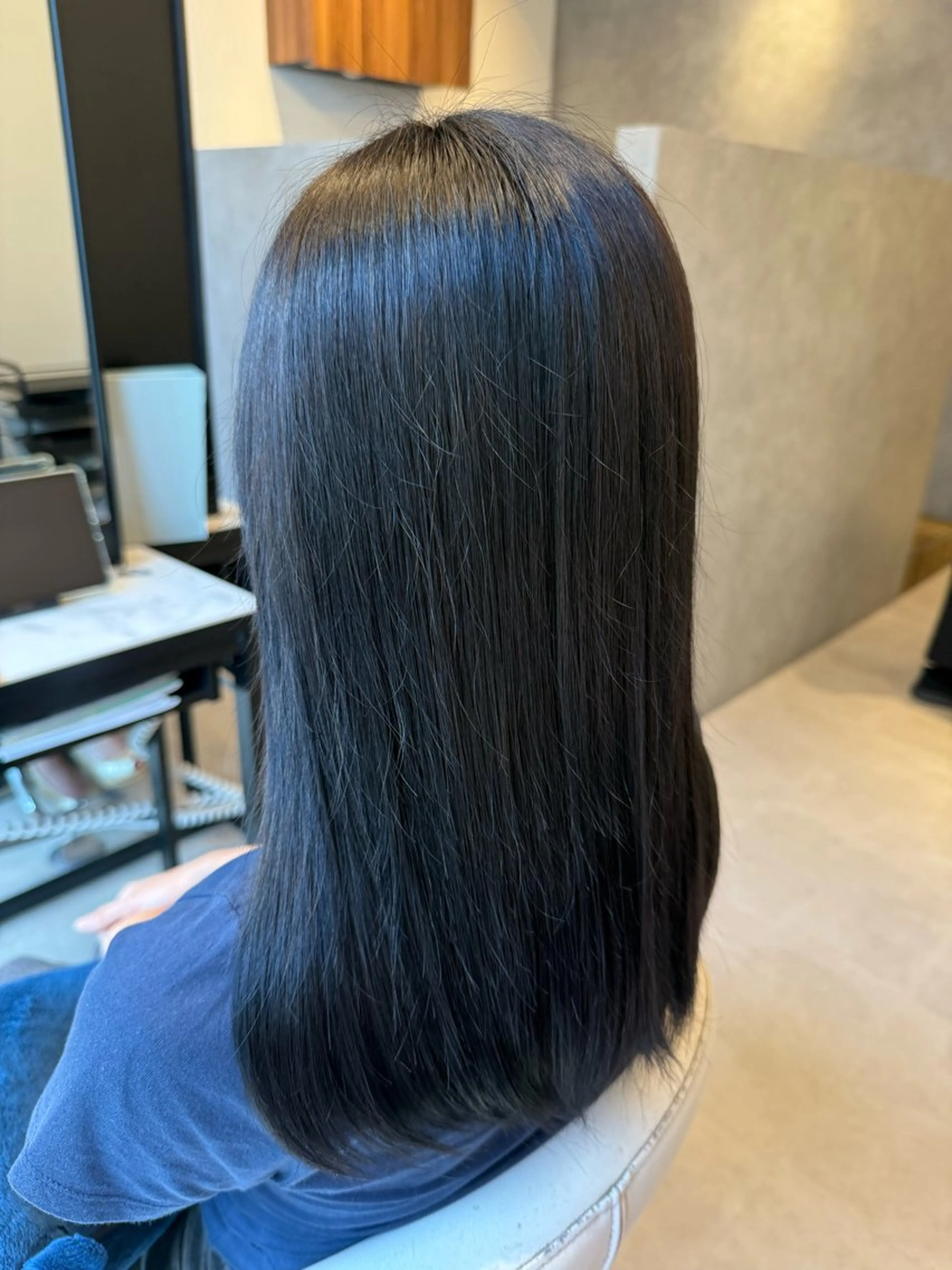 ロング カラー 黒髪 ブルーカラー ヘアカラー トリートメント 高石 乃愛のヘアスタイル