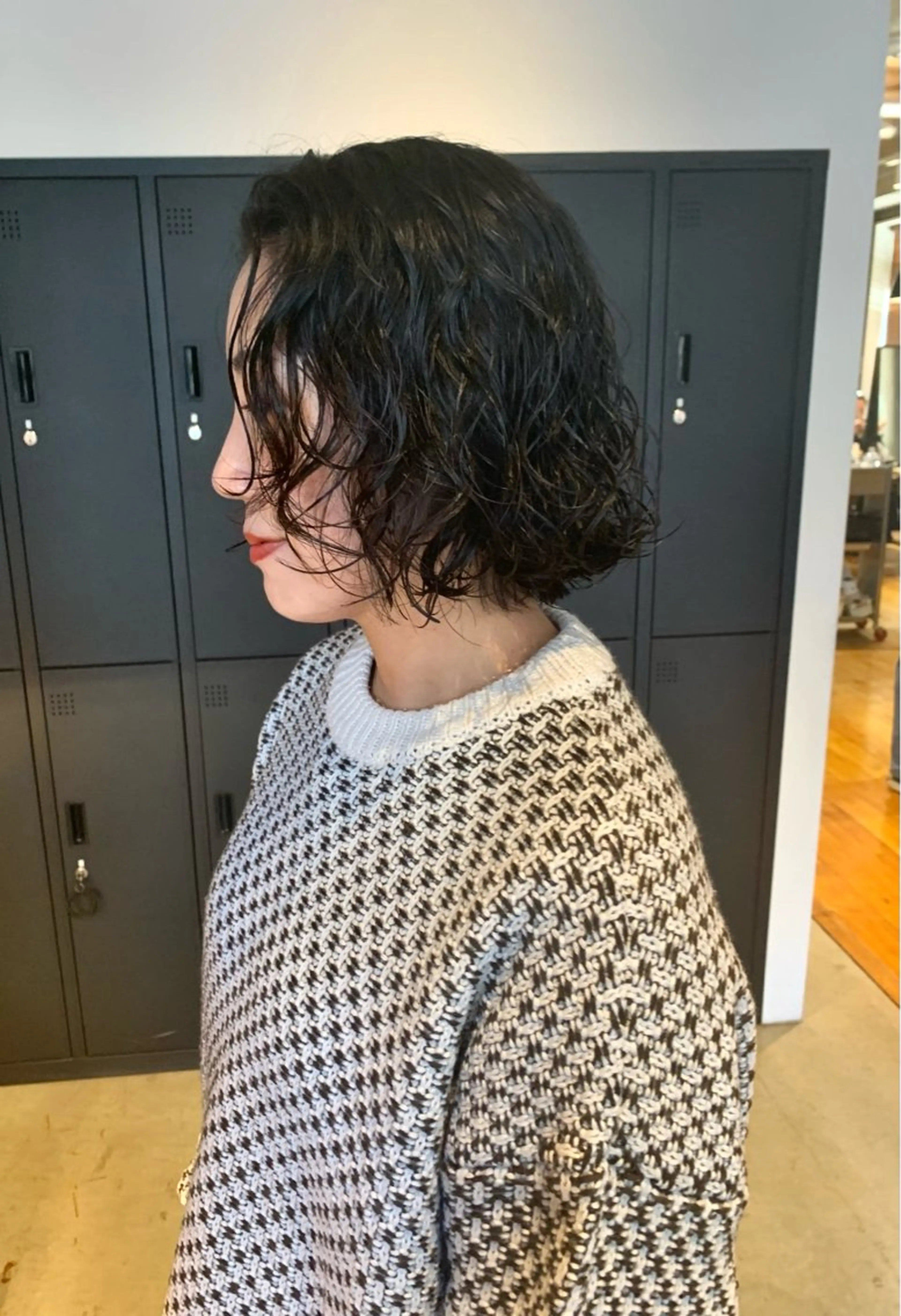 セミロング パーマ パーマ　レイヤー 艶カラー/横山大樹のヘアスタイル