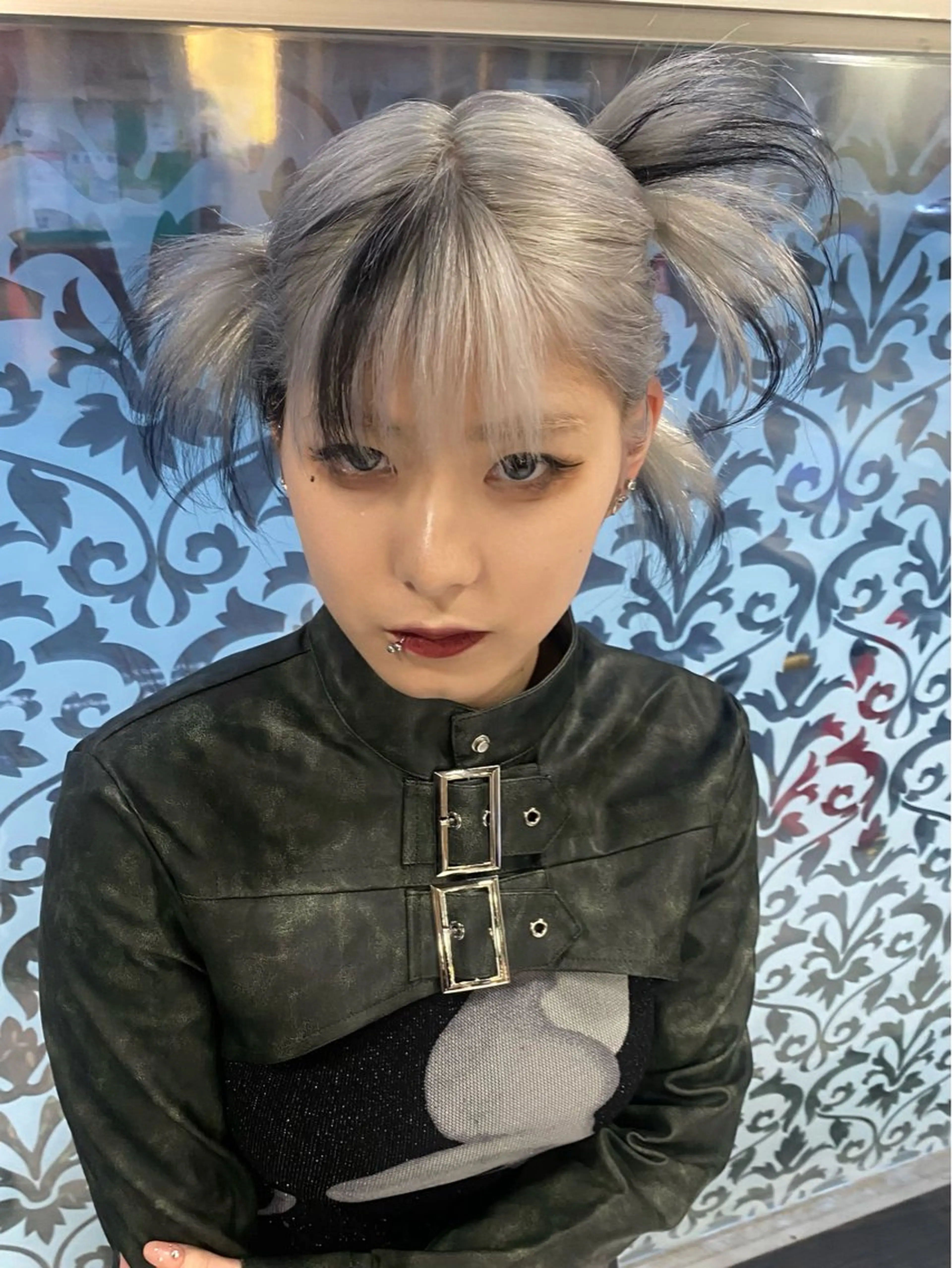 ミディアム カラー デザインカラー ホワイト系はお任せ /ブリーチ/店長岩崎のヘアスタイル