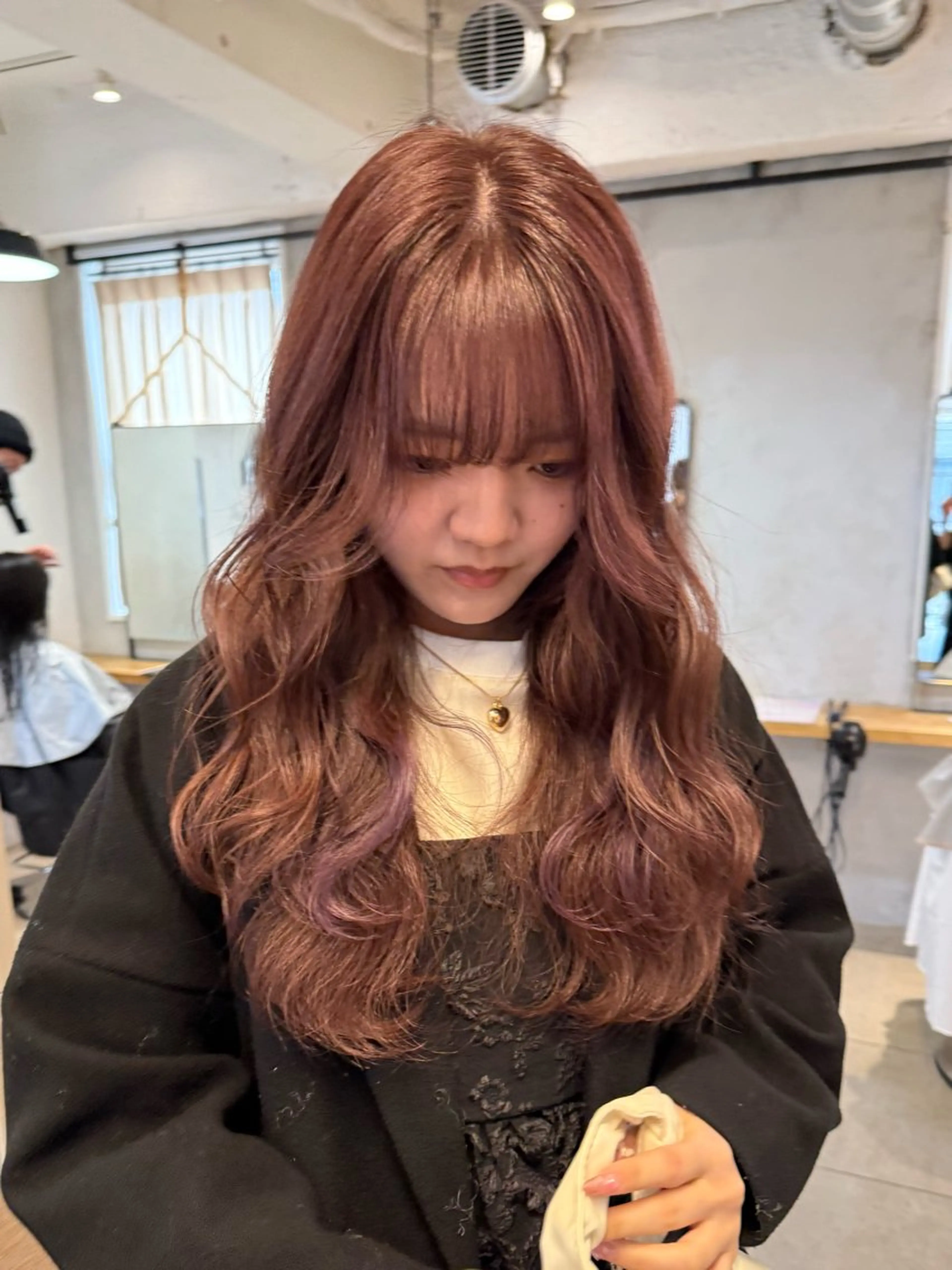 ロング カラー カット ヘアカラー トリートメント ミルクティー× グレージュMOMOのヘアスタイル