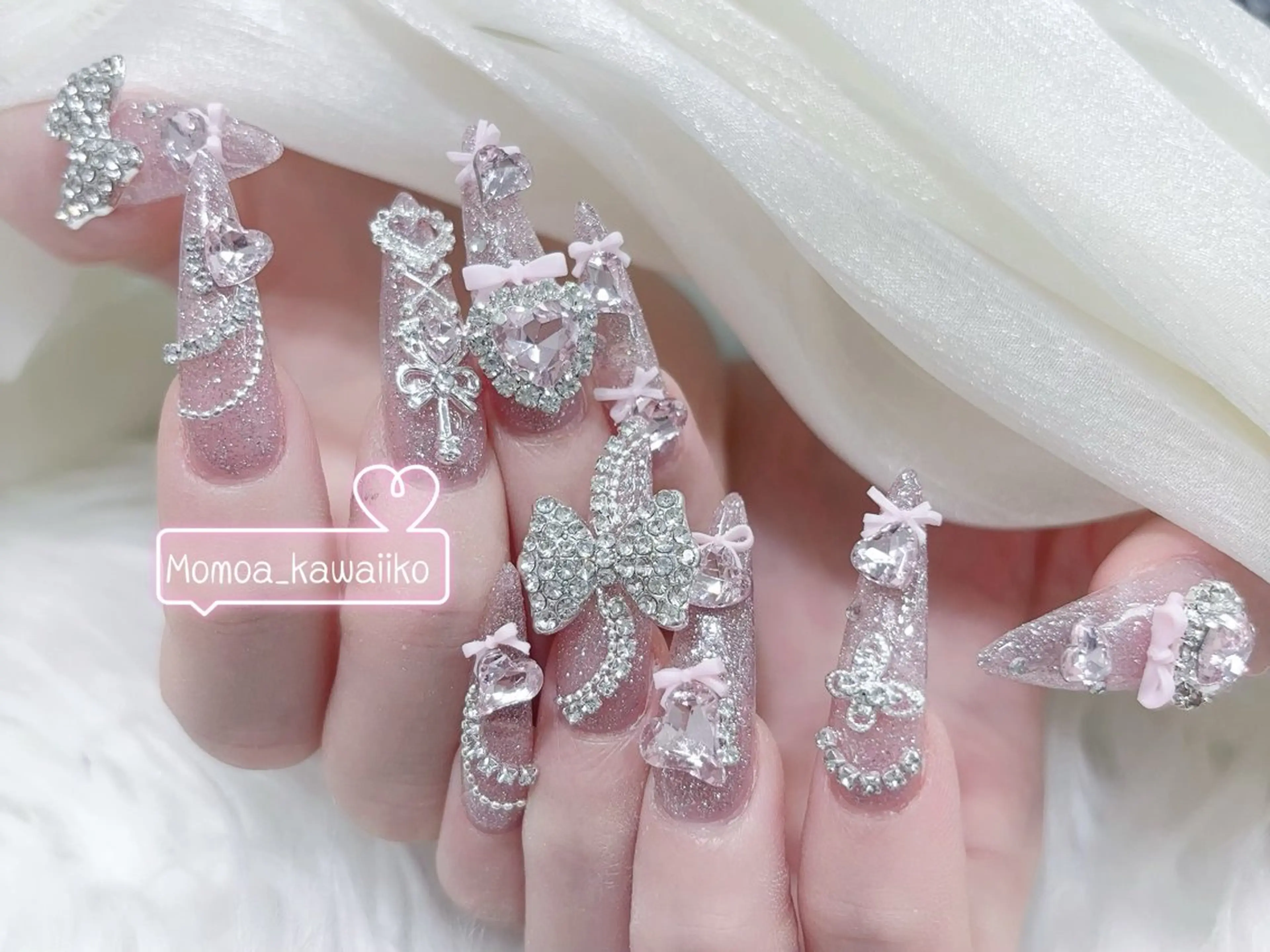 ネイル 成人式 ロングネイル マグネットネイル 大理石ネイル(マーブル) リボン ハンドネイル MoMoA Nail ネイル長さ出し専門店のネイルデザイン