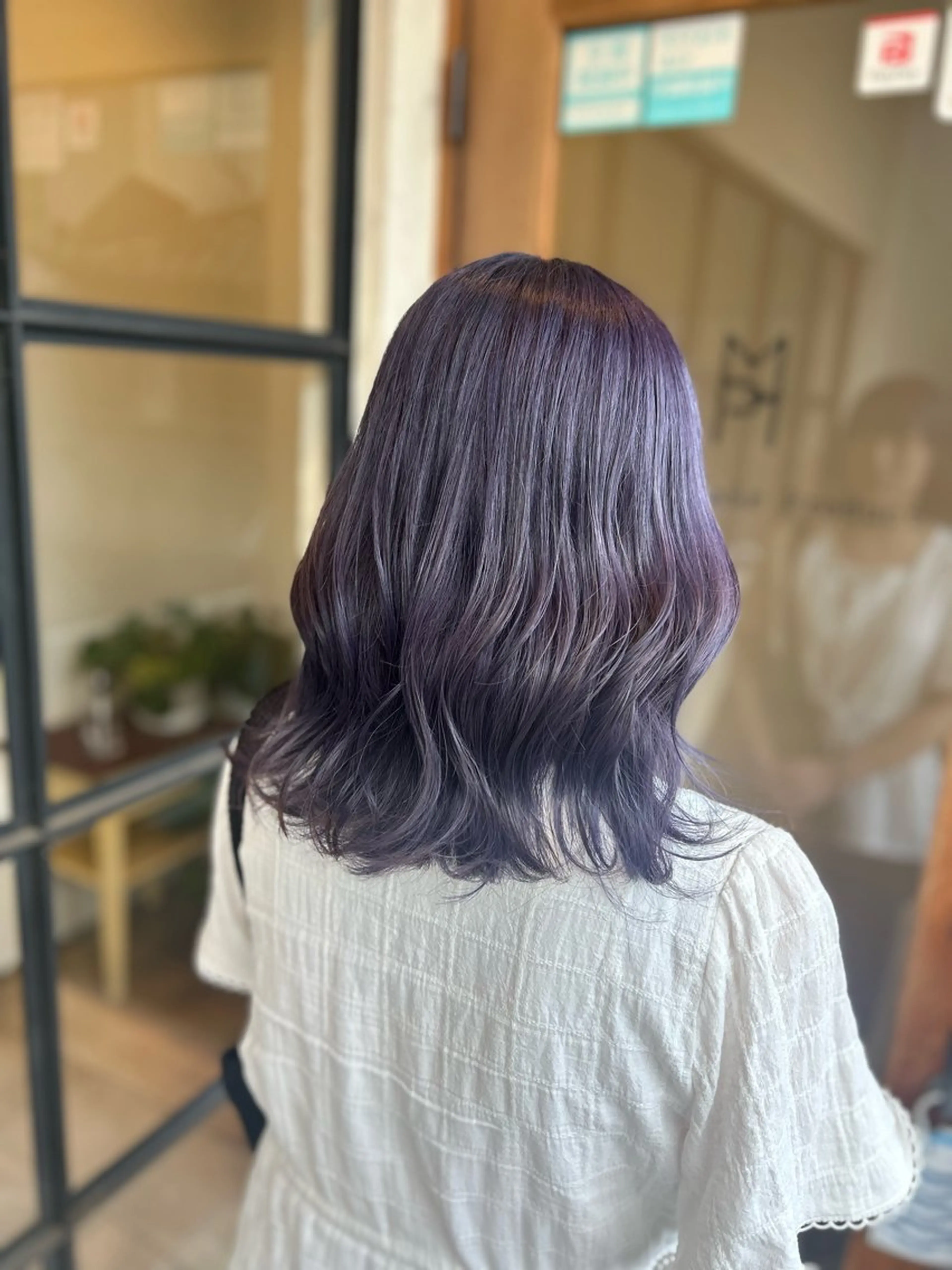 セミロング カラー ブリーチ パープルカラー カット ヘアカラー Morpho Hair Product所属・井上 花音のヘアスタイル