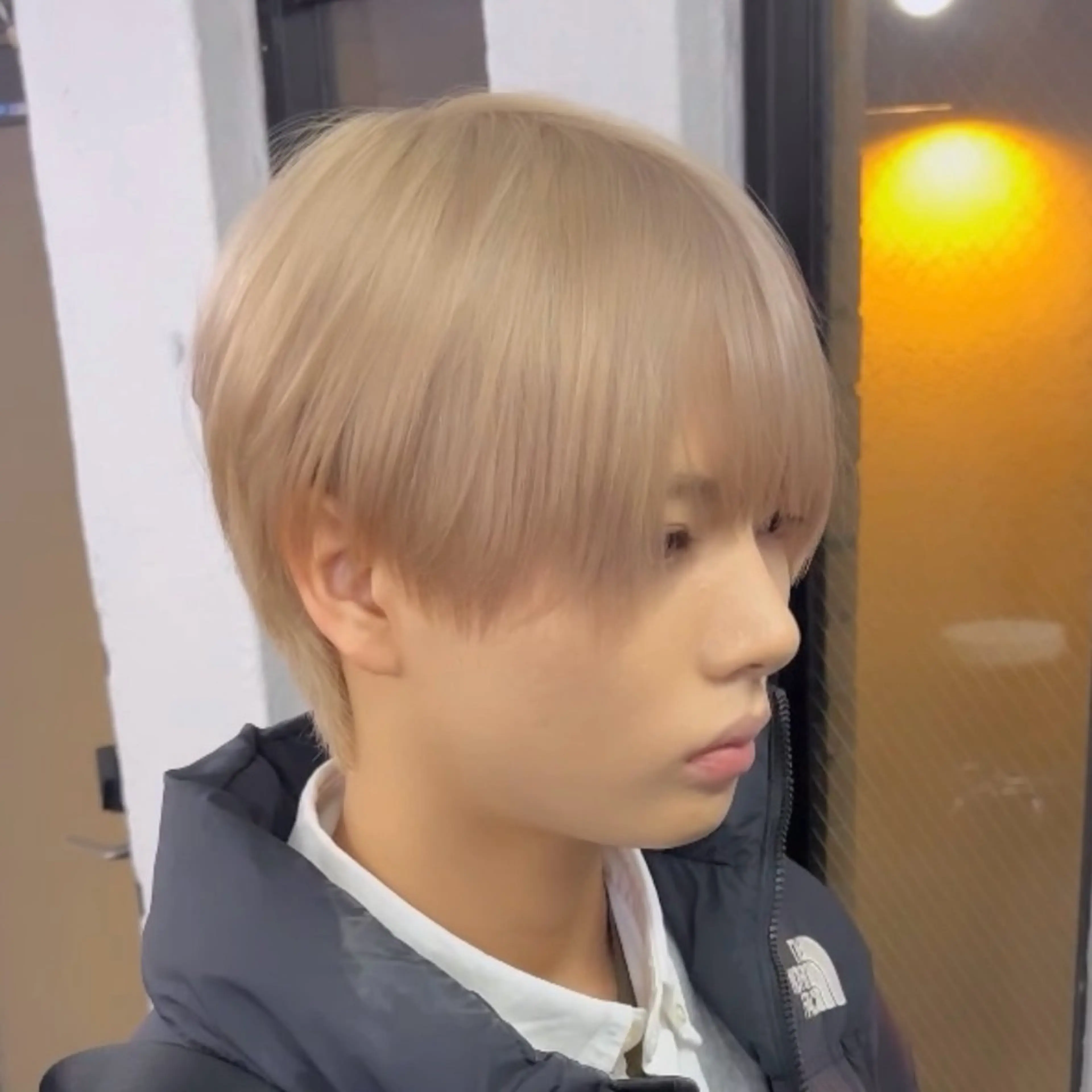 ショート カット ヘアカラー メンズハイトーン 佐藤智頼のヘアスタイル