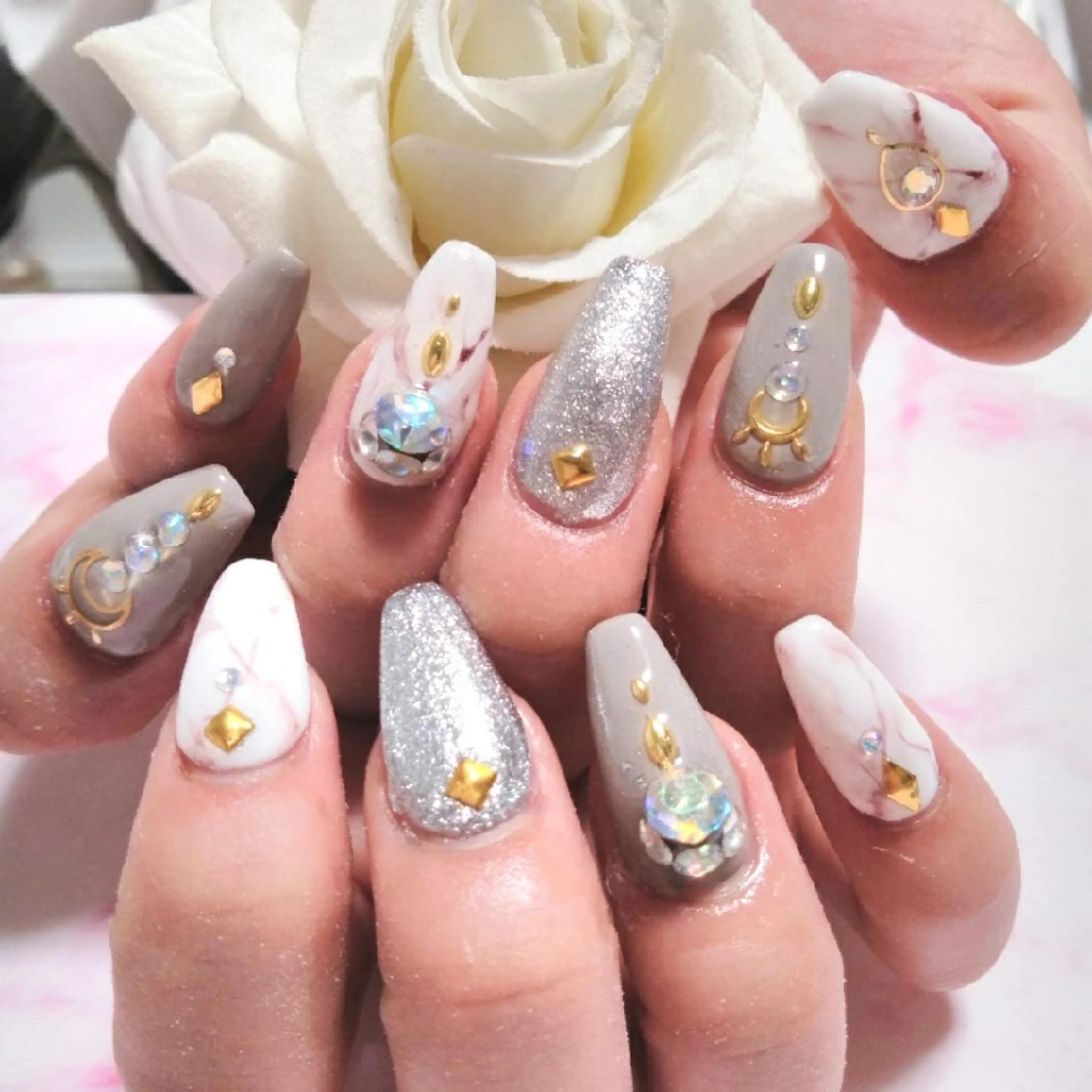 ネイル エステとネイル ローズコンフォートのネイルデザイン