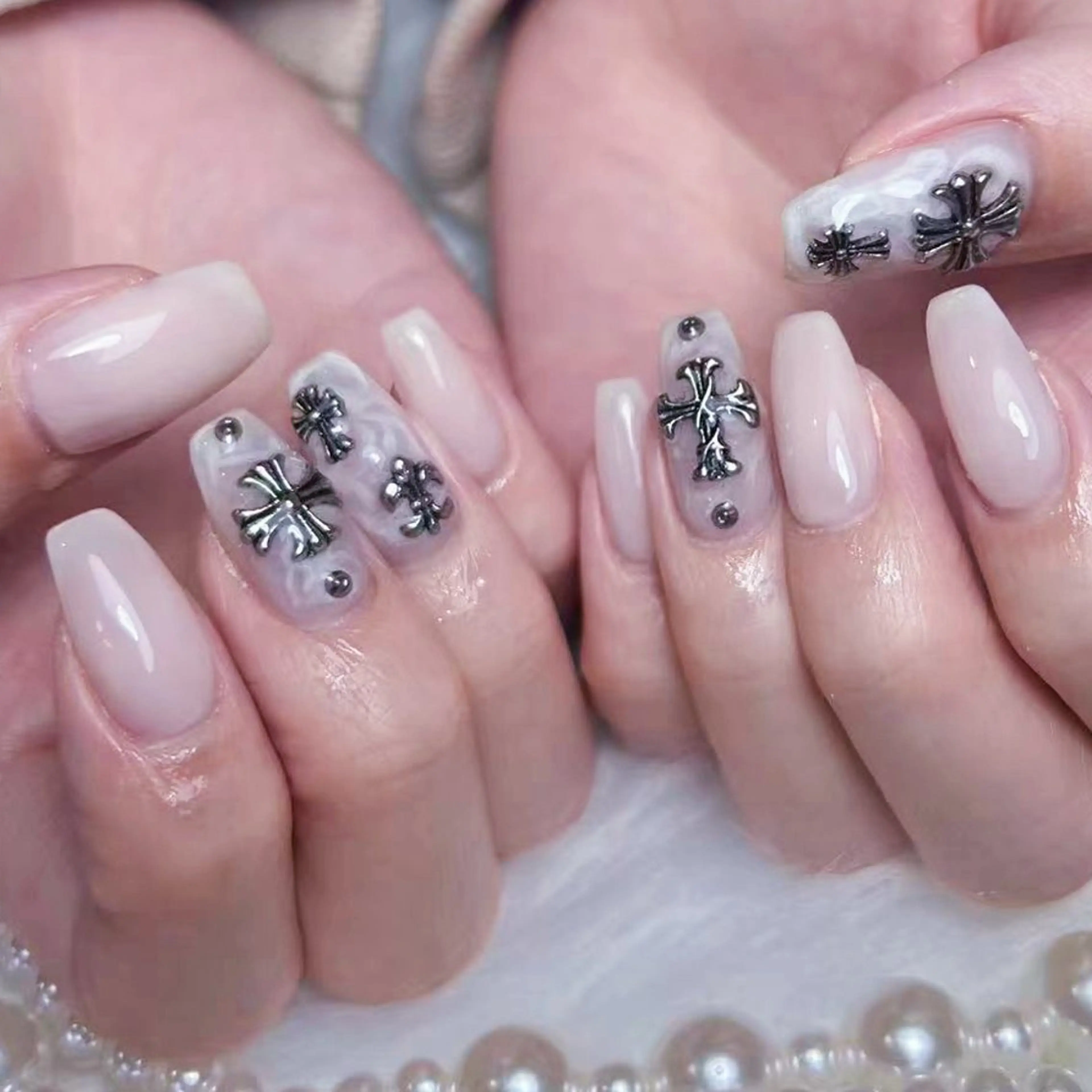 ネイル アートネイル オーロラネイル キラキラネイル 韓国ネイル マグネットネイル ハンドネイル ハンドケア Plenty 💞のネイルデザイン