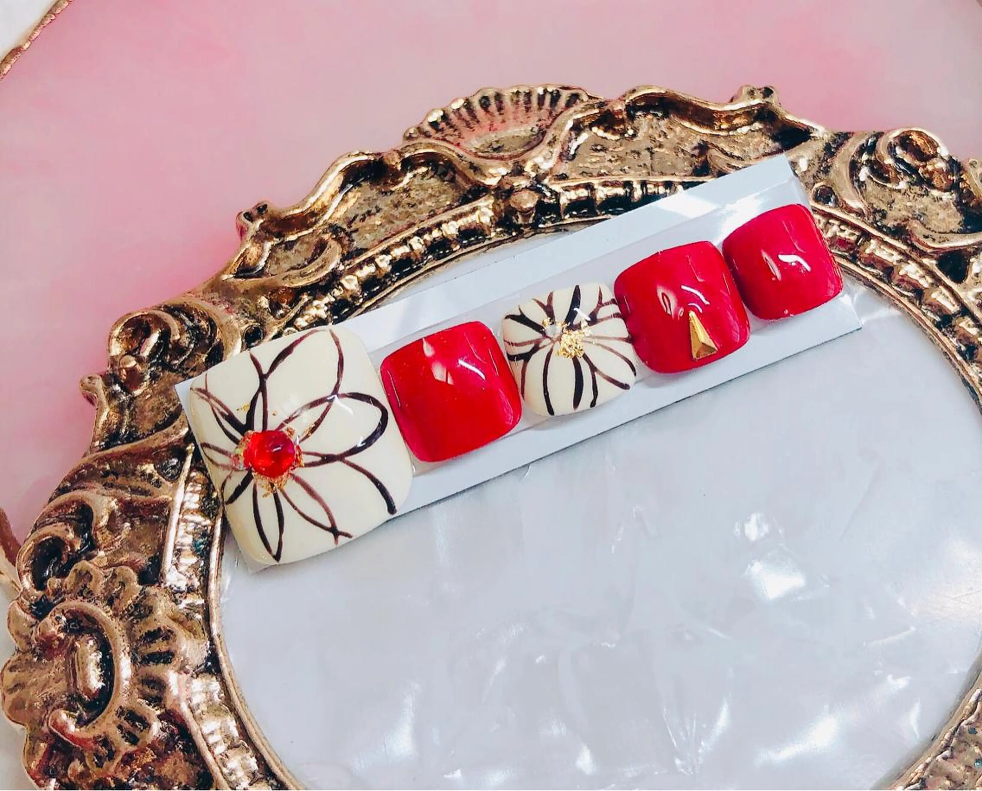 ネイル フットネイル フットネイル CROWN プライベートサロンのネイルデザイン