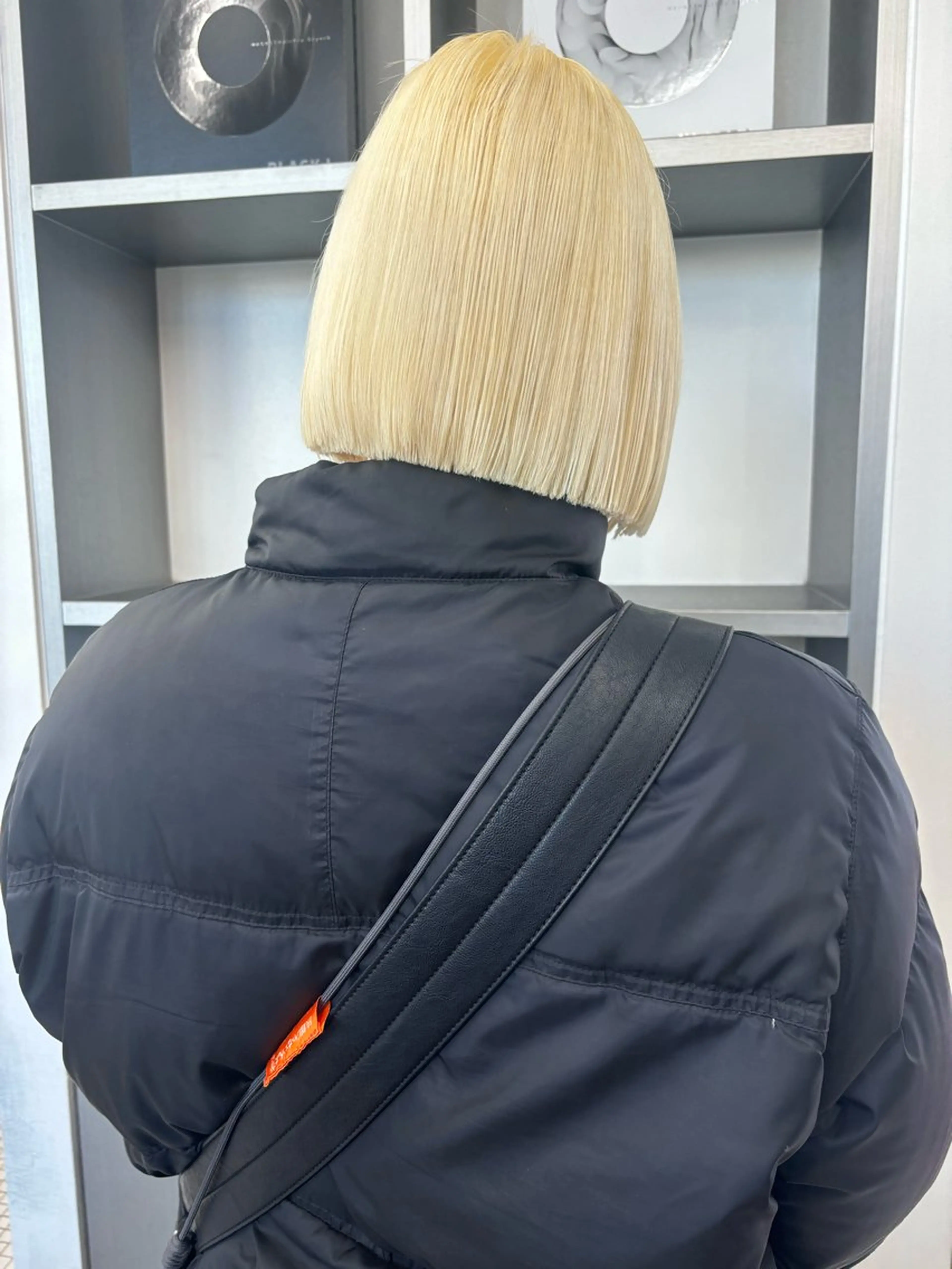 ミディアム カラー ブリーチ 抜きっぱなしブロンド ブロンド ケアブリーチ カット ヘアカラー 🎨ハイトーン/ 切りっぱなし みつきのヘアスタイル