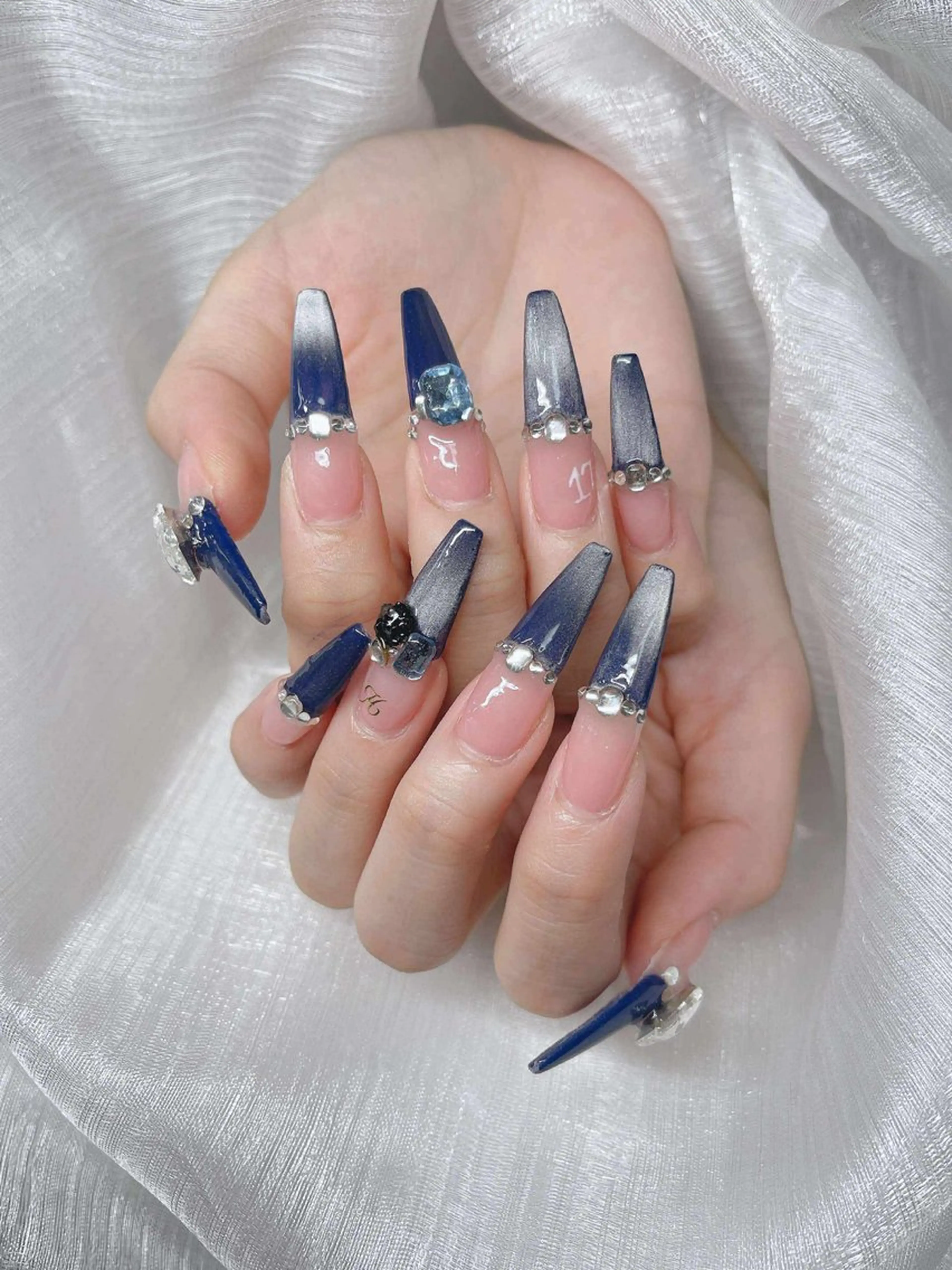 ネイル 長さ出し グラデーション 卒業式 キラキラネイル マグネットネイル ハンドネイル Lee Nailsのネイルデザイン