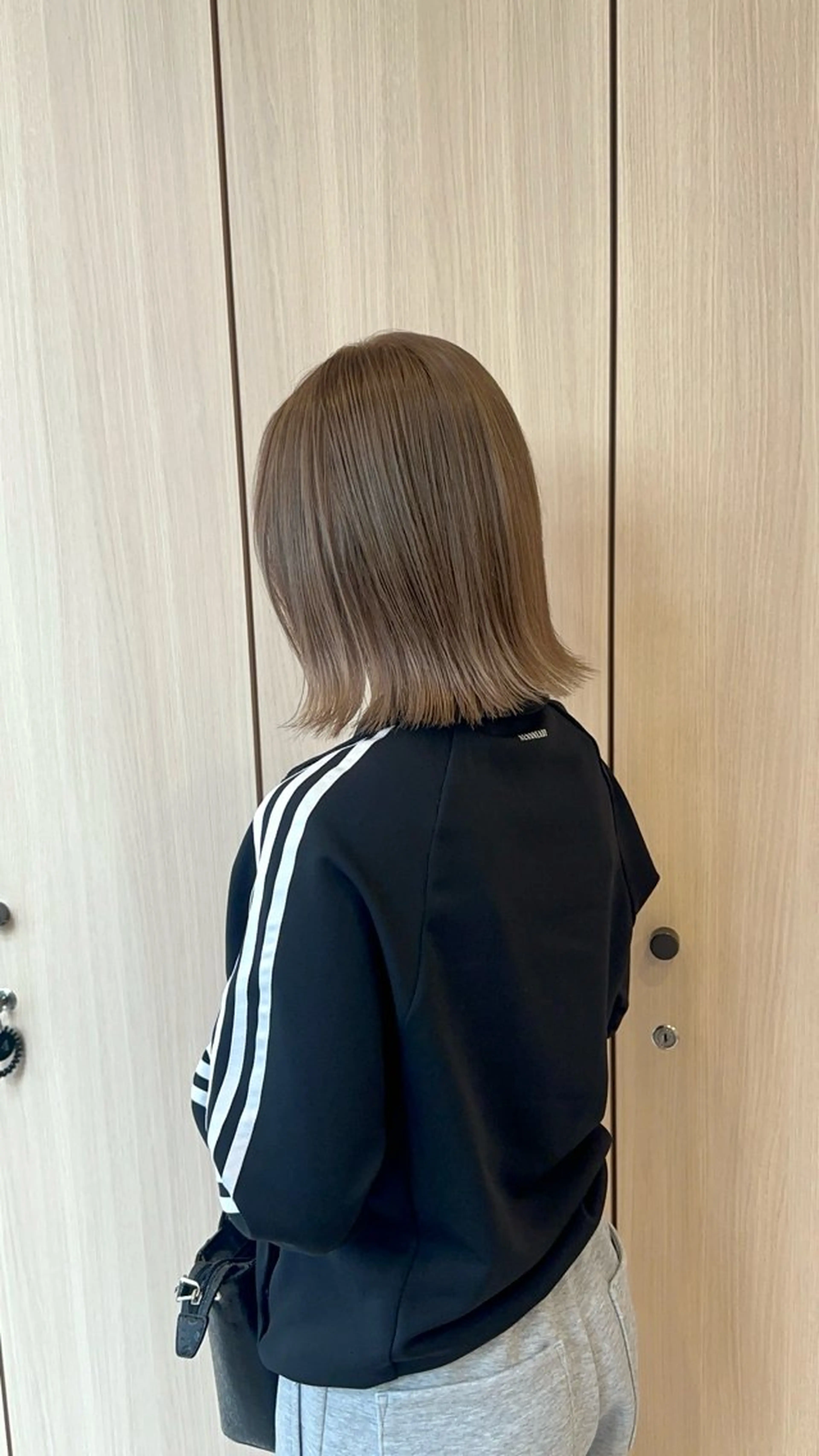 カラー ベージュカラー ブリーチ ミルクティーベージュ 芝智也／ ブリーチカラーのヘアスタイル