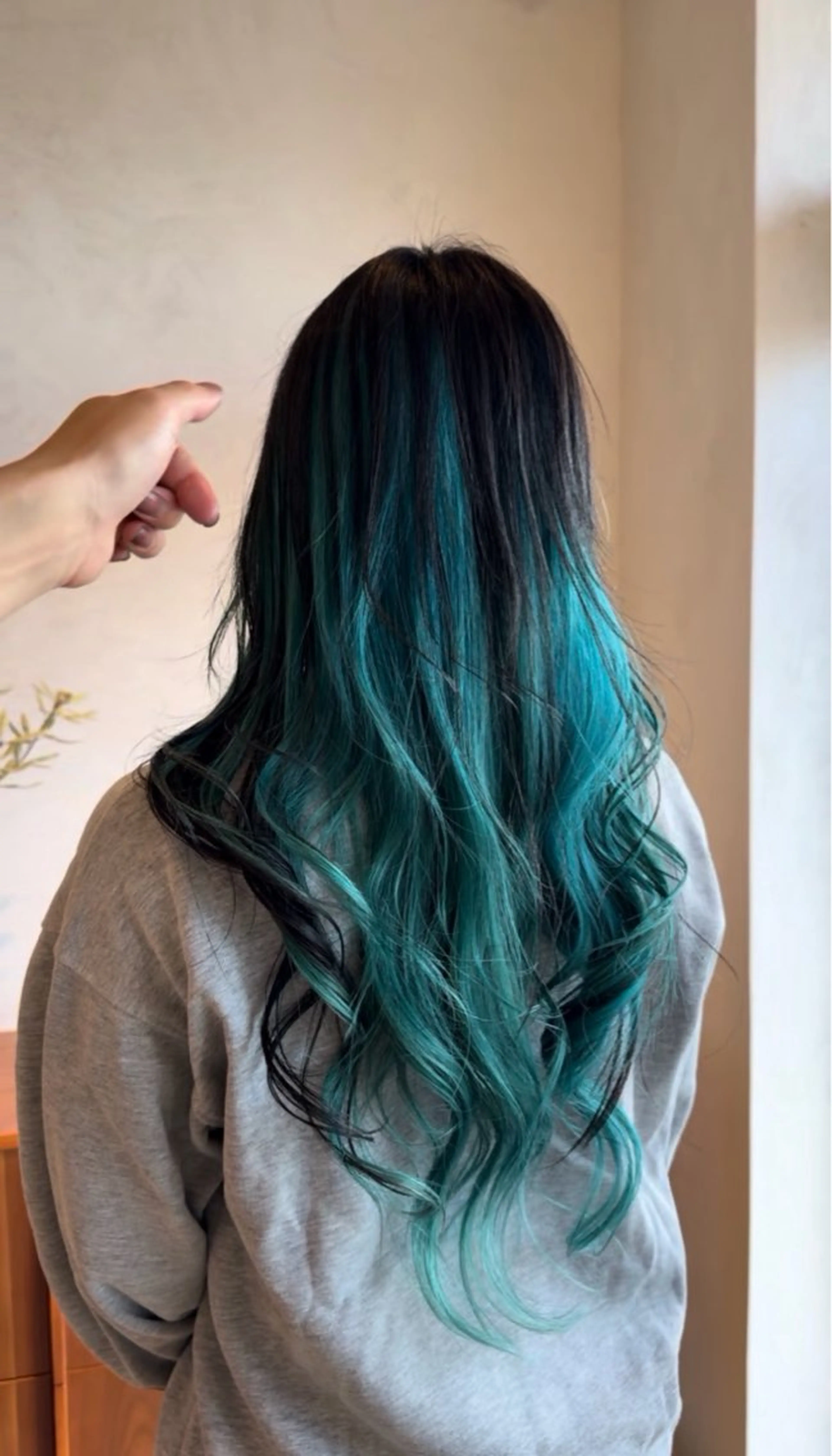 ロング カラー ブリーチ インナーカラー ヘアカラー tokii所属・丸山 格のヘアスタイル