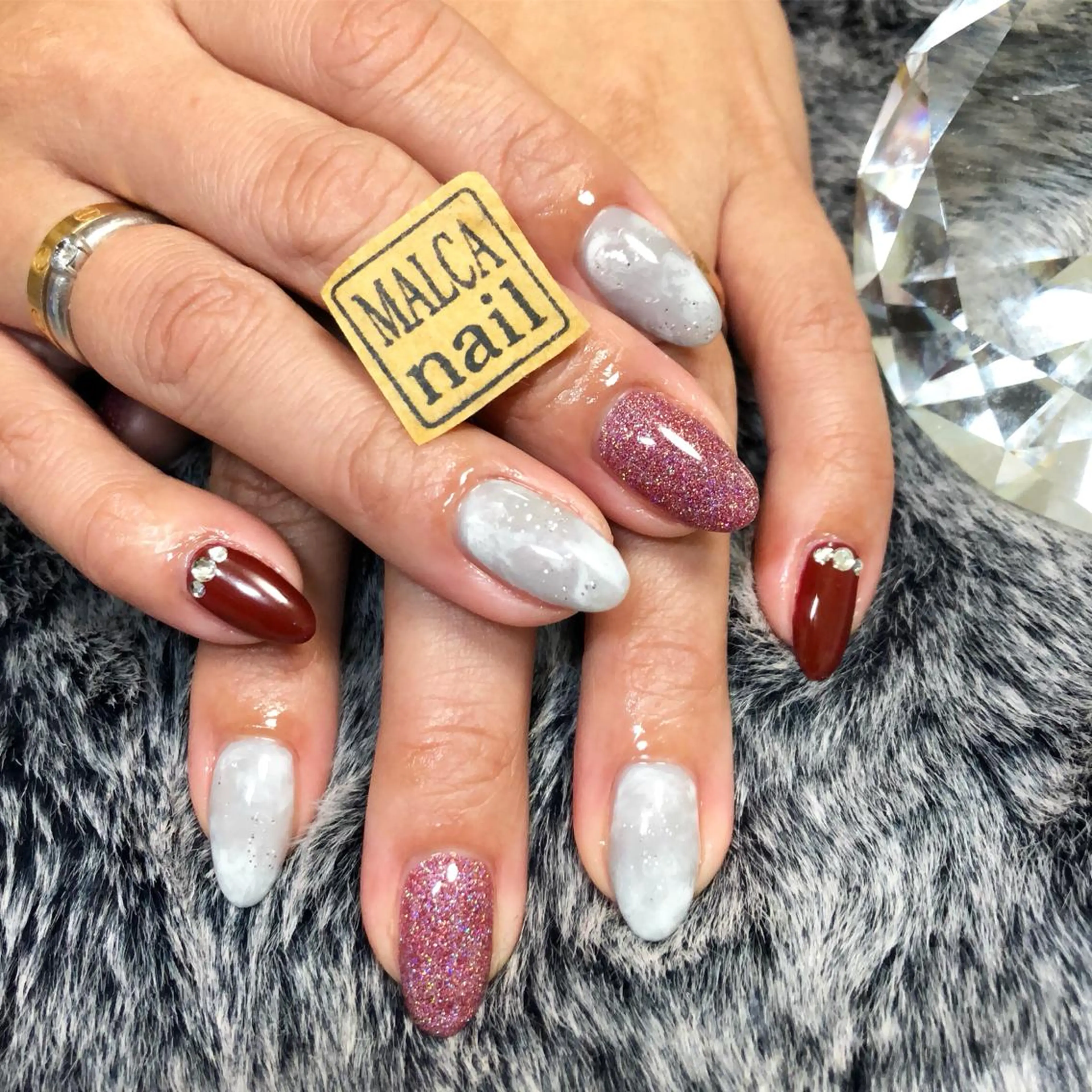 ショート カラー パーマ ヘアアレンジ キッズ ネイル マツエク・マツパ ハンドネイル 荒木 莉奈のネイルデザイン