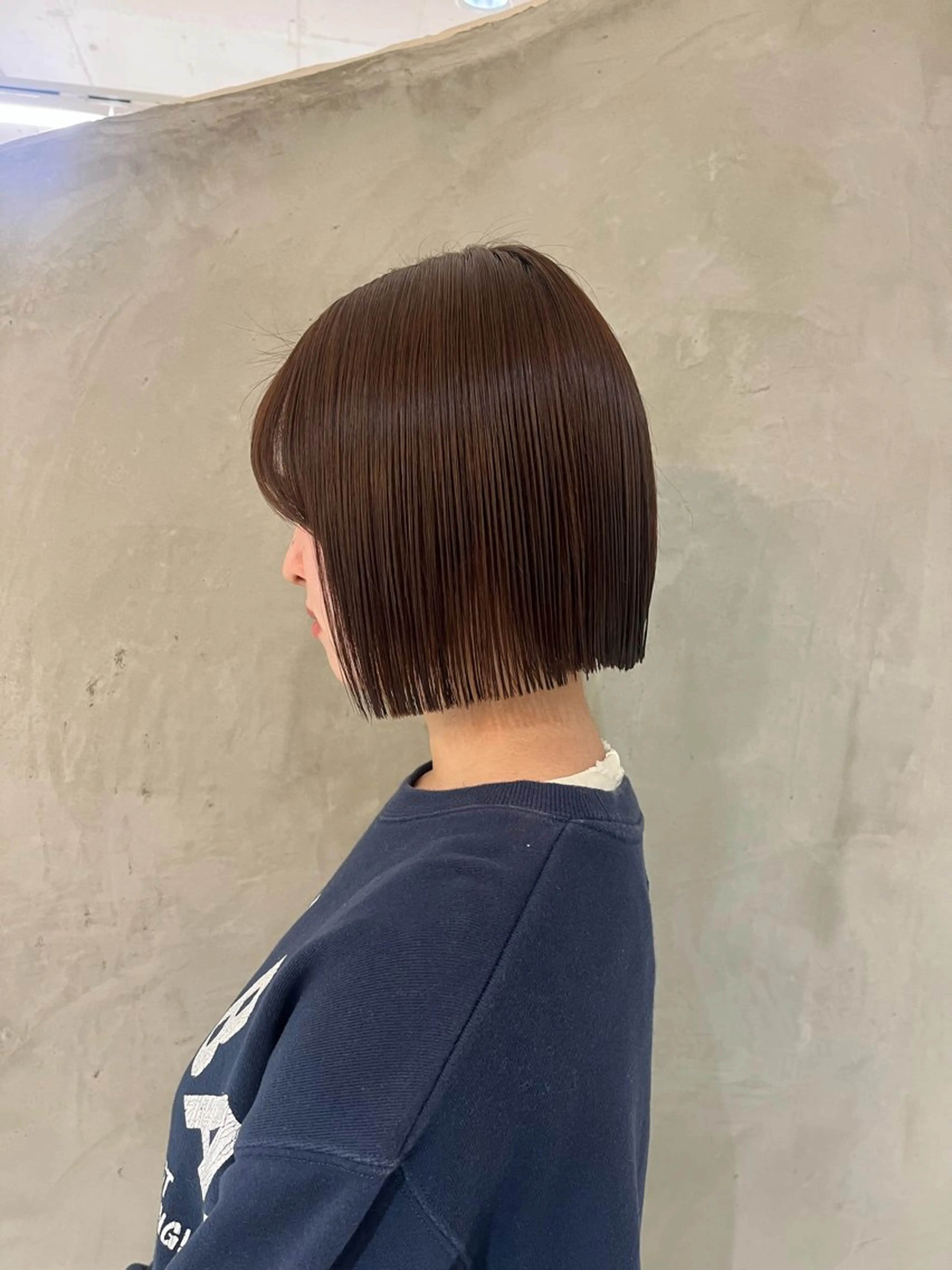 ミディアム 切りっぱなしボブ/ 艶カラー/綾莉のヘアスタイル