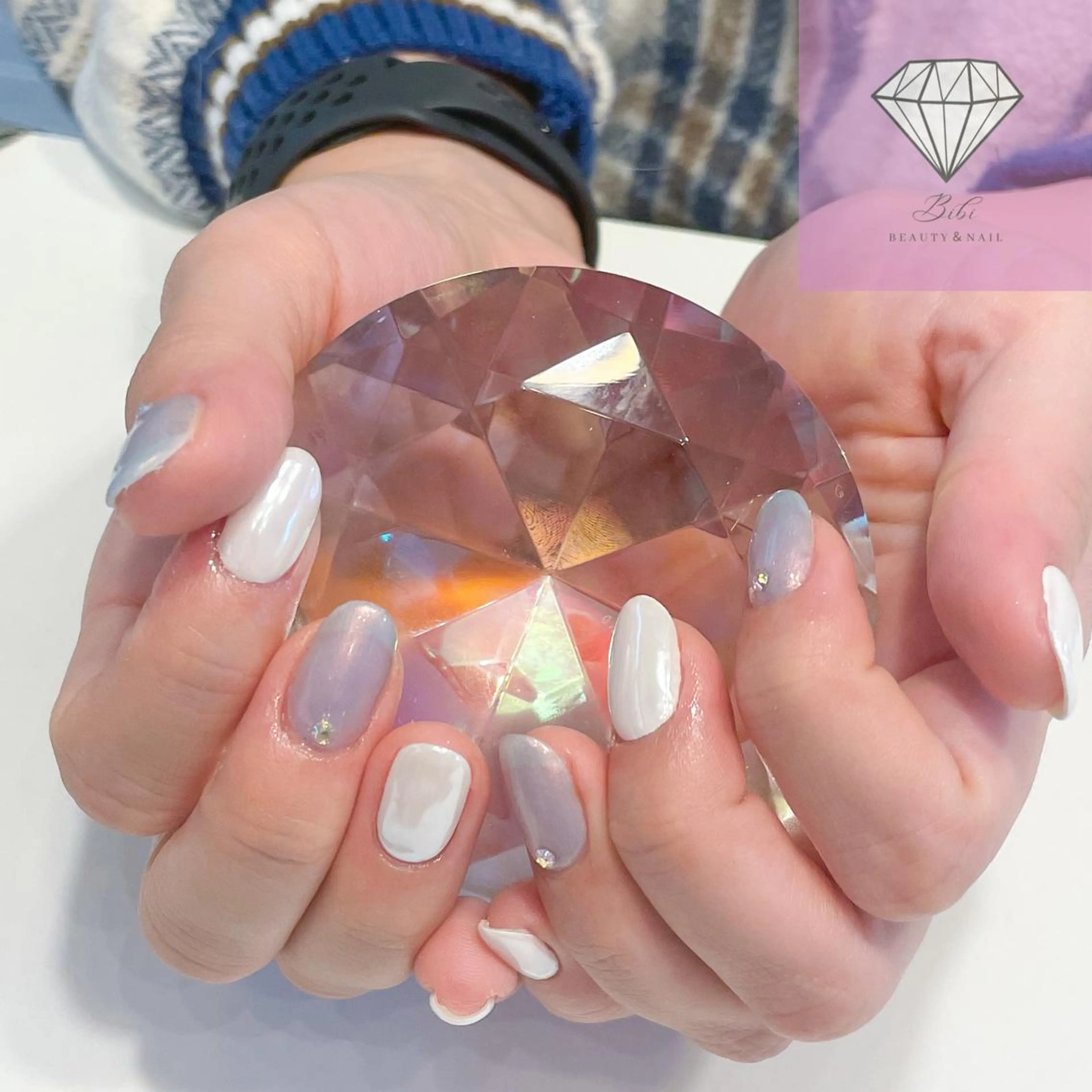 ネイル ブルー ミラーネイル ワンカラーネイル ホワイト 冬ネイル ハンドネイル ネイルサロン💎 Bibiのネイルデザイン