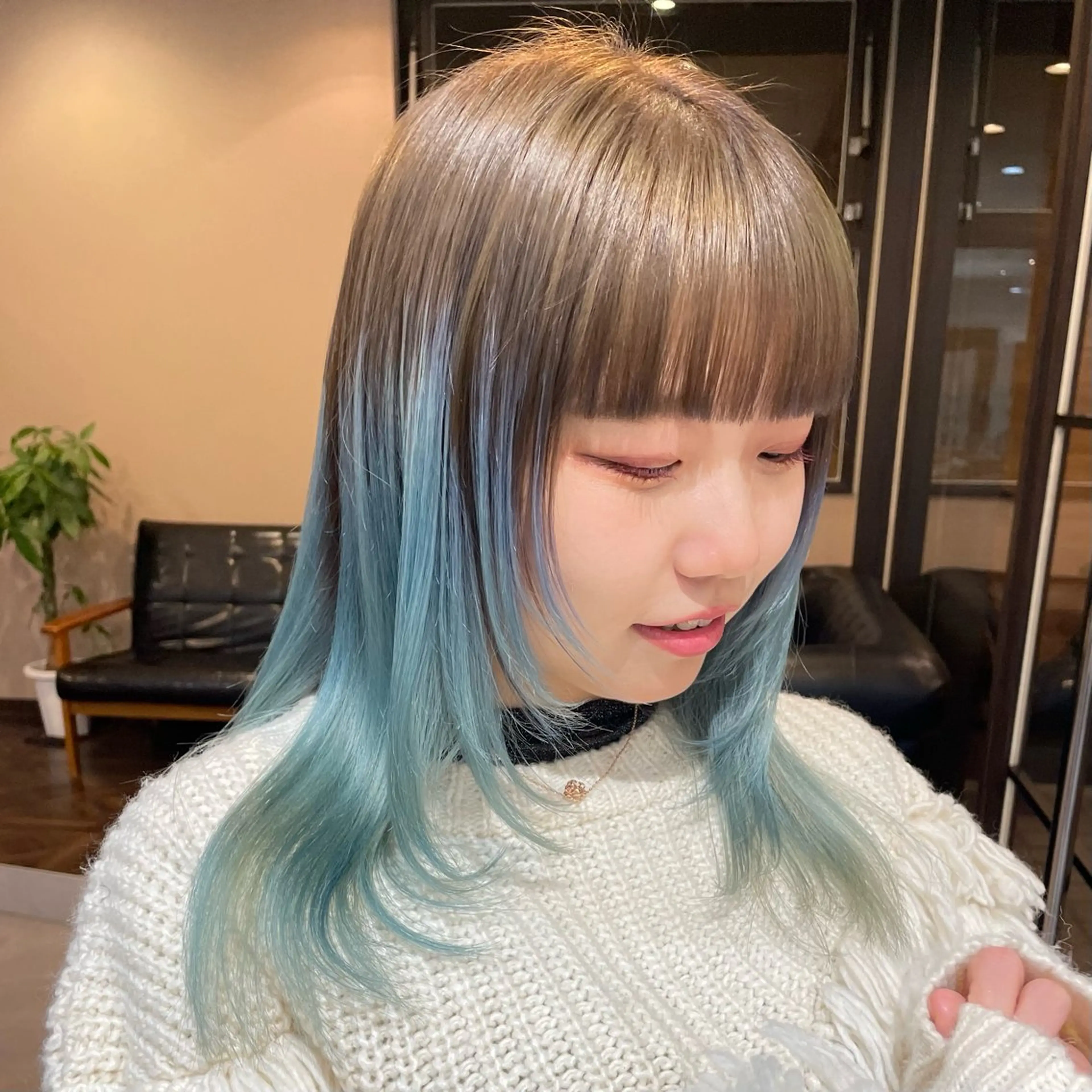 セミロング カラー mio 🍒レイヤーカットのヘアスタイル