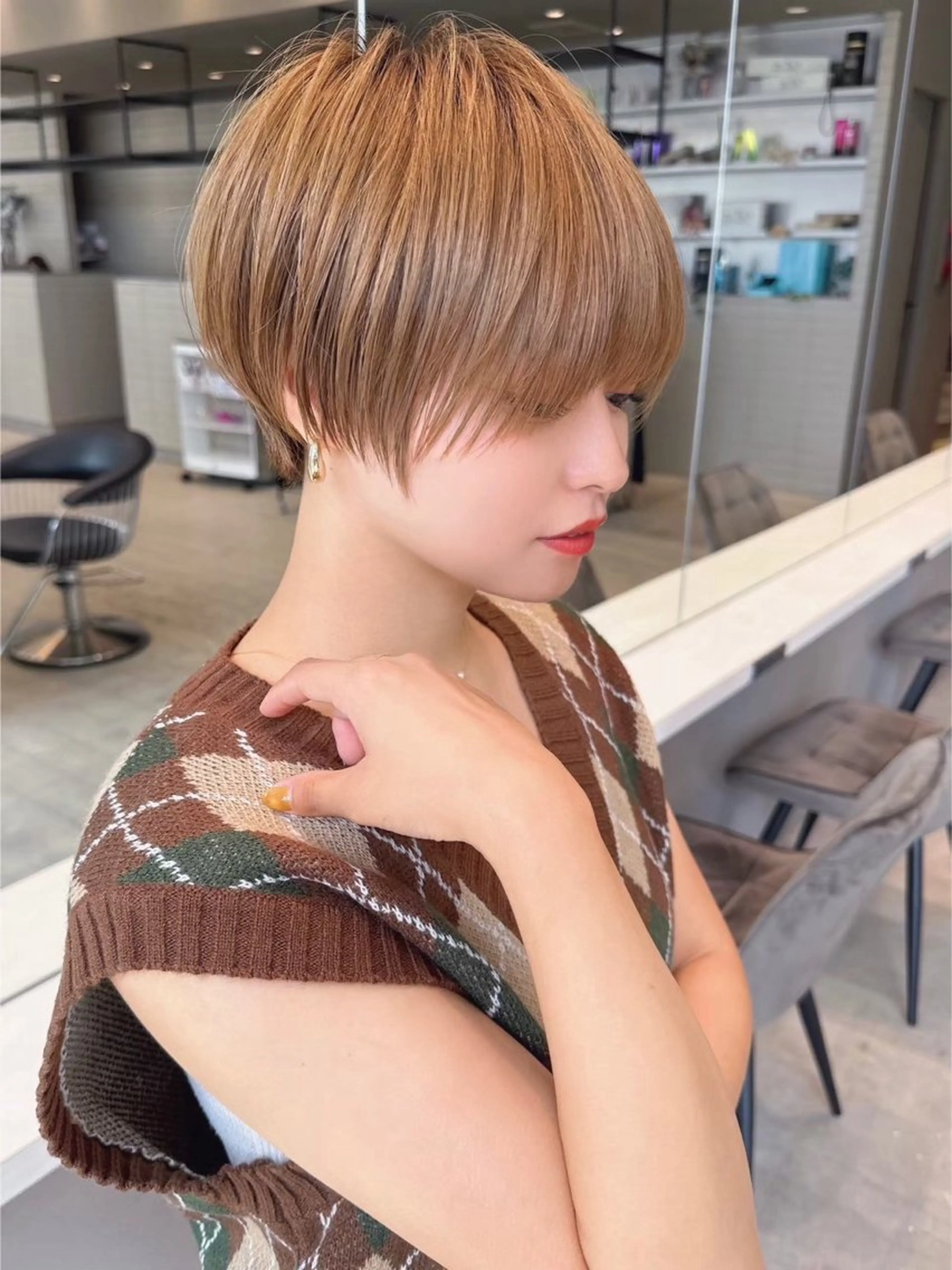 ショート カラー レイヤーカット/前髪 顔まわり/大田哲也のヘアスタイル