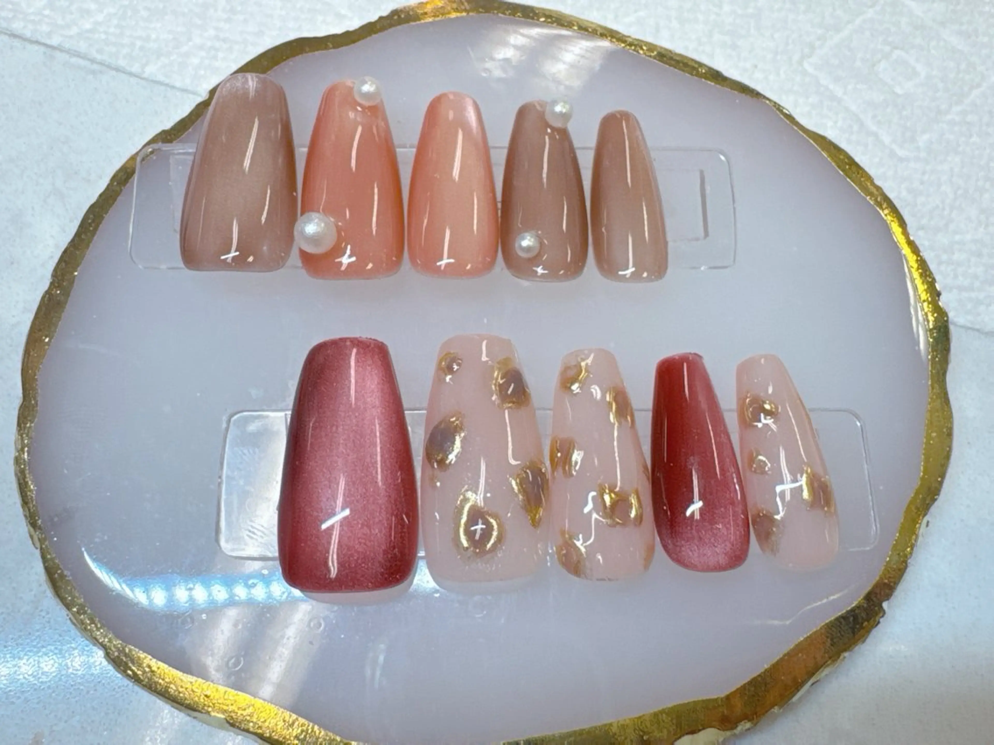 ネイル アートネイル べっ甲ネイル ボルドー ドット フットネイル Queeens nailのネイルデザイン