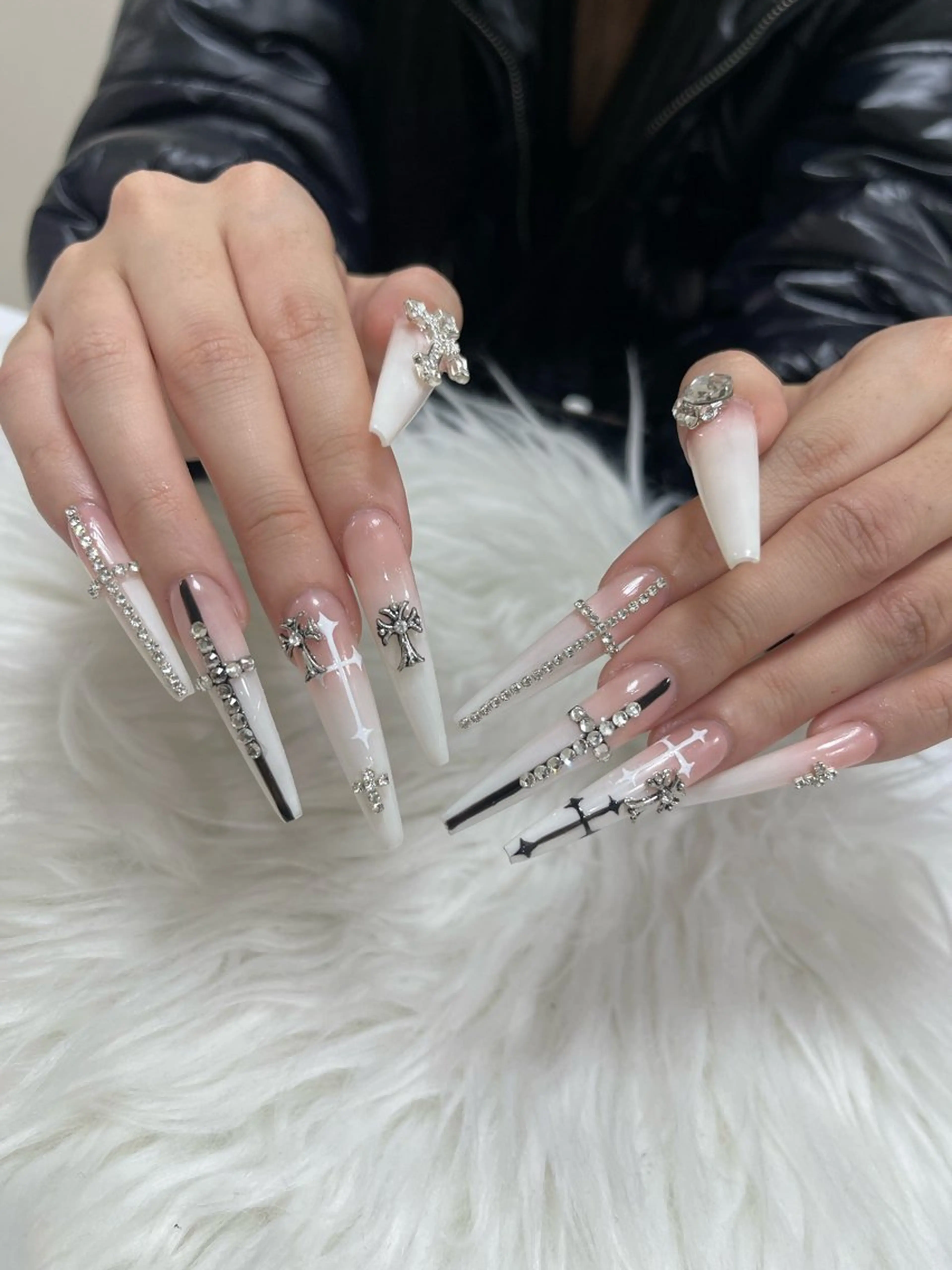 ネイル オーロラネイル クリアネイル 成人式 フラッシュネイル ジェルネイル ハンドネイル Amee Nail Salonのネイルデザイン