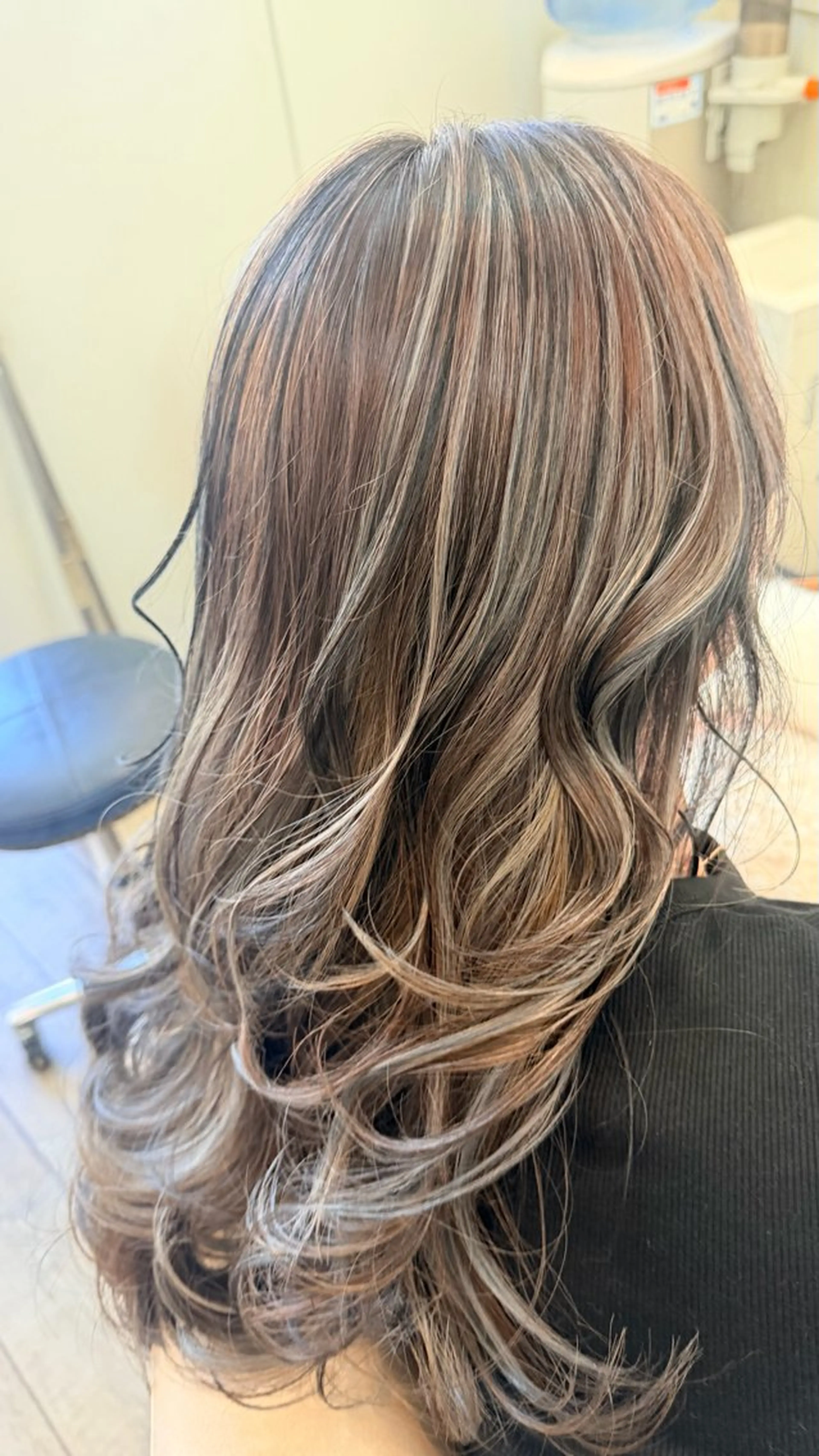 ロング カラー ヘアカラー トリートメント 鶴見 和美のヘアスタイル