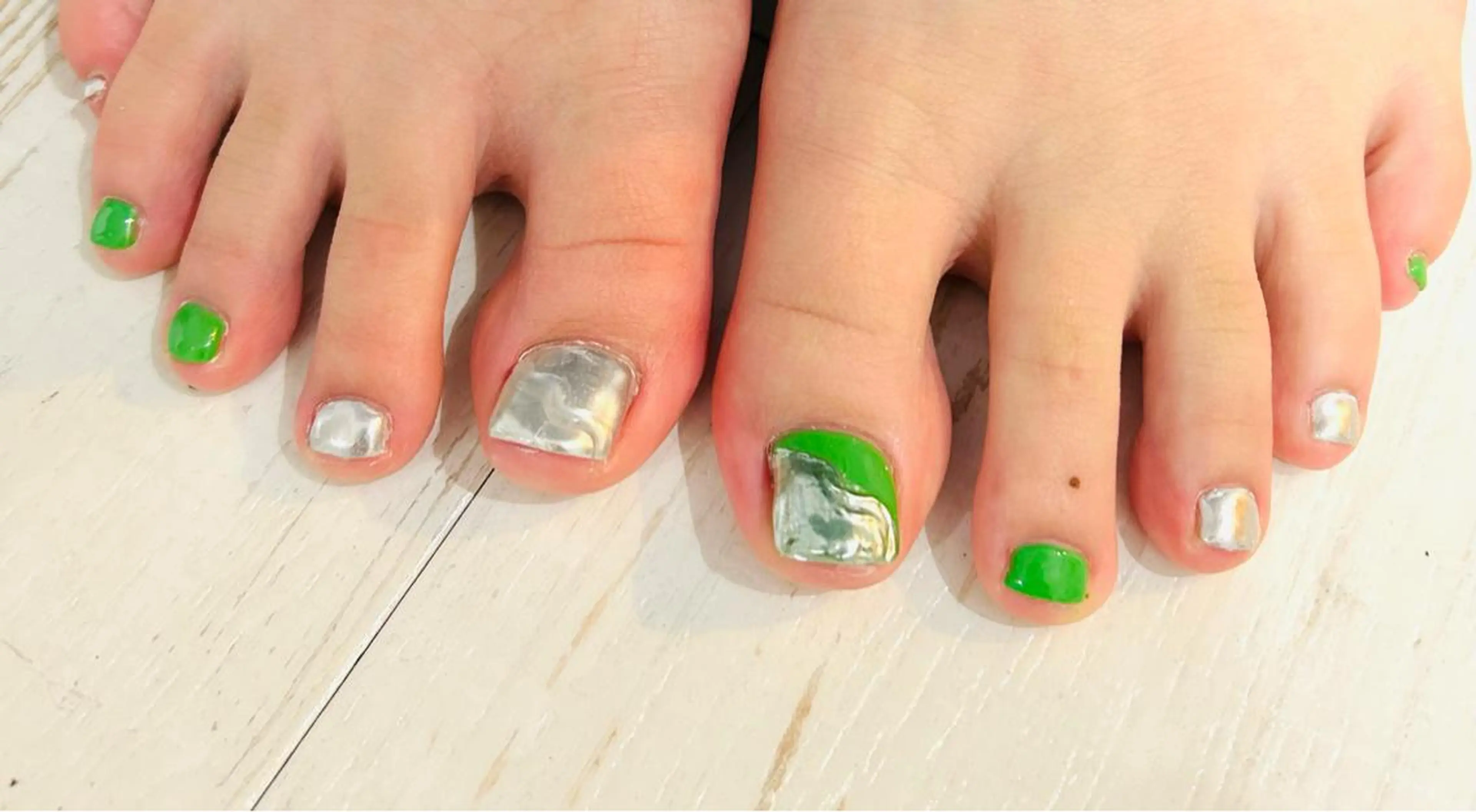 ネイル フラッシュネイル フットネイル フレンチネイル ラメ(グリッター) ラメグラデーション H3 hitoのネイルデザイン