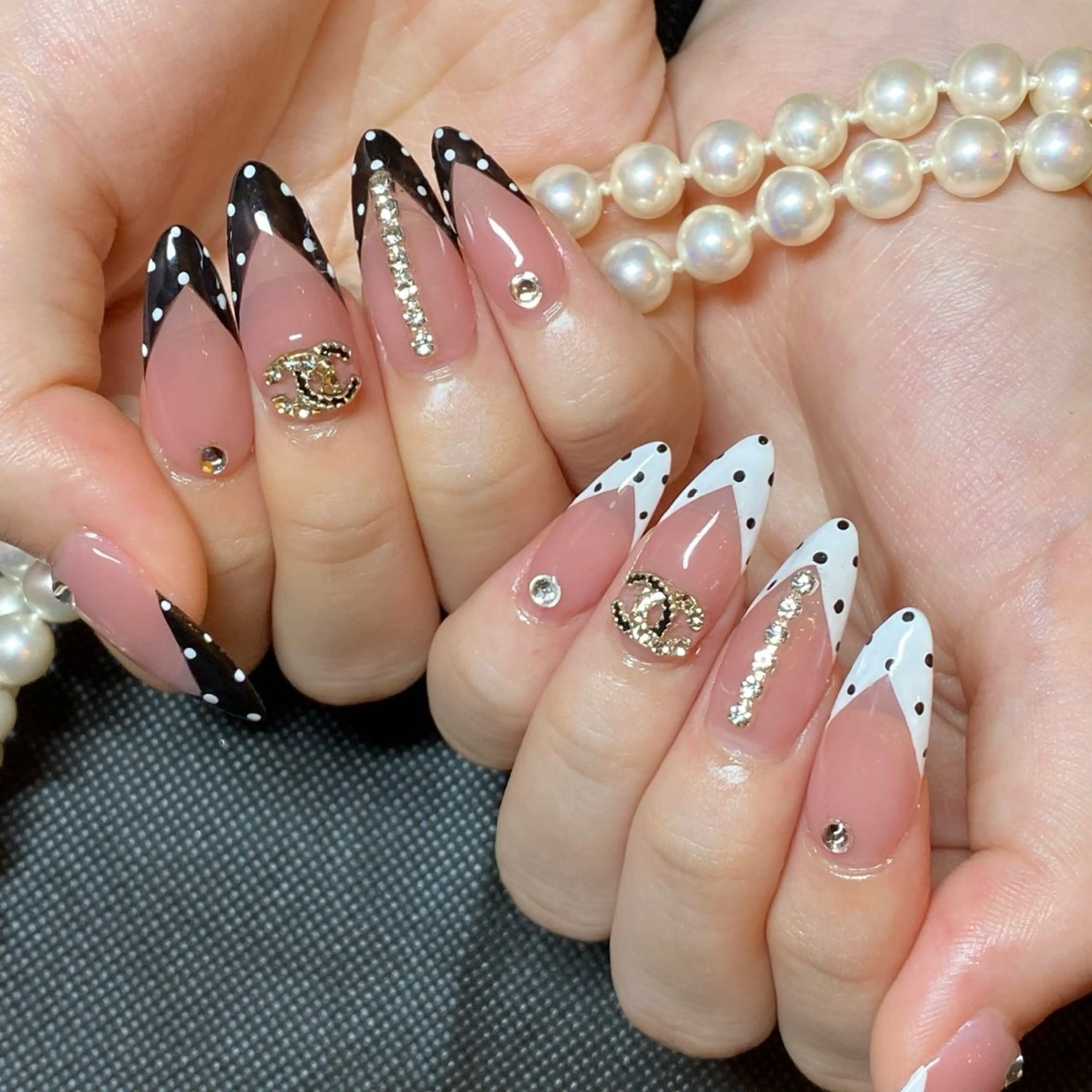 ロング YOLO NAILのネイルデザイン