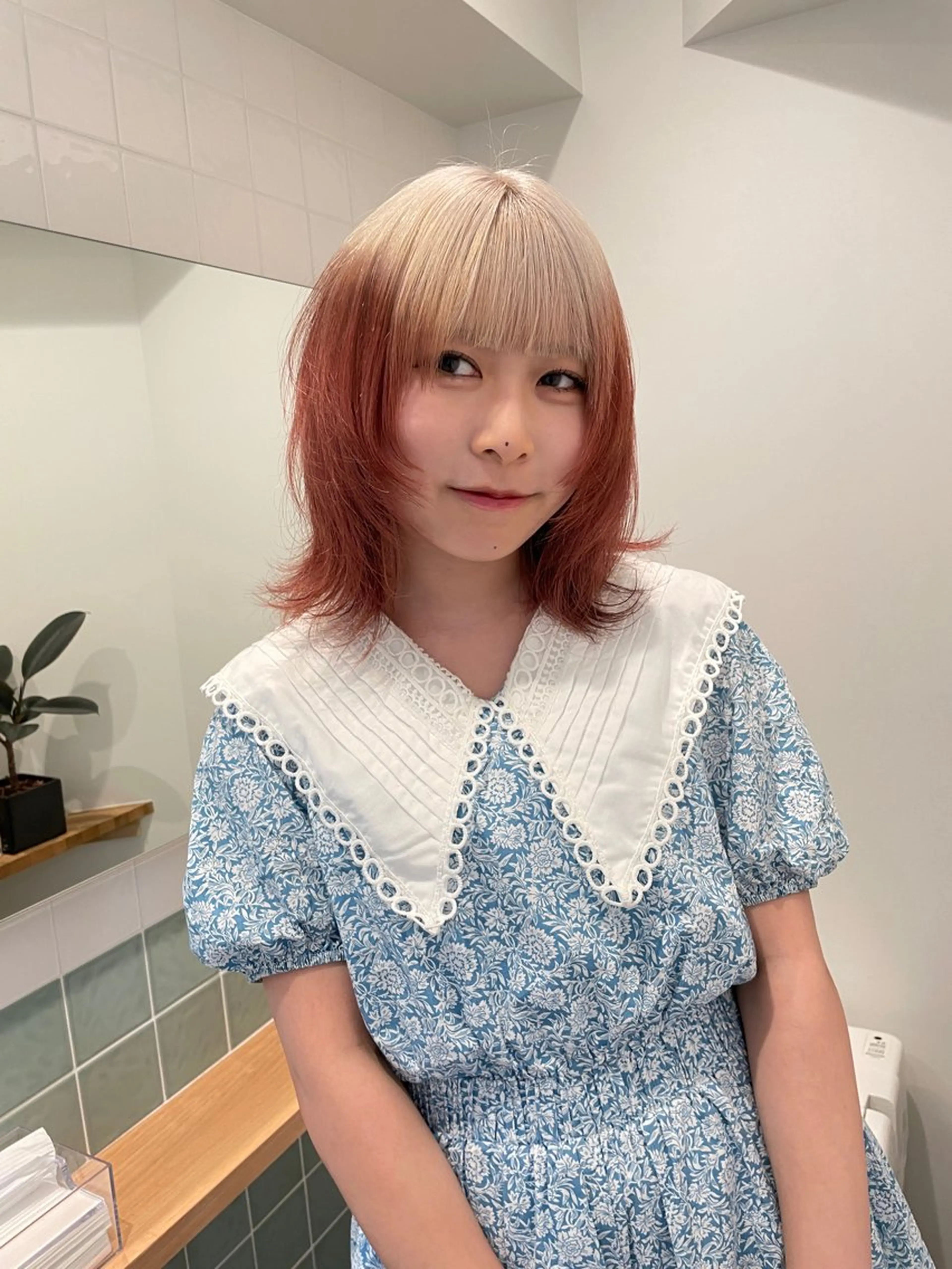 ミディアム カラー 切りっぱなしボブ レイヤー/縮毛矯正のヘアスタイル