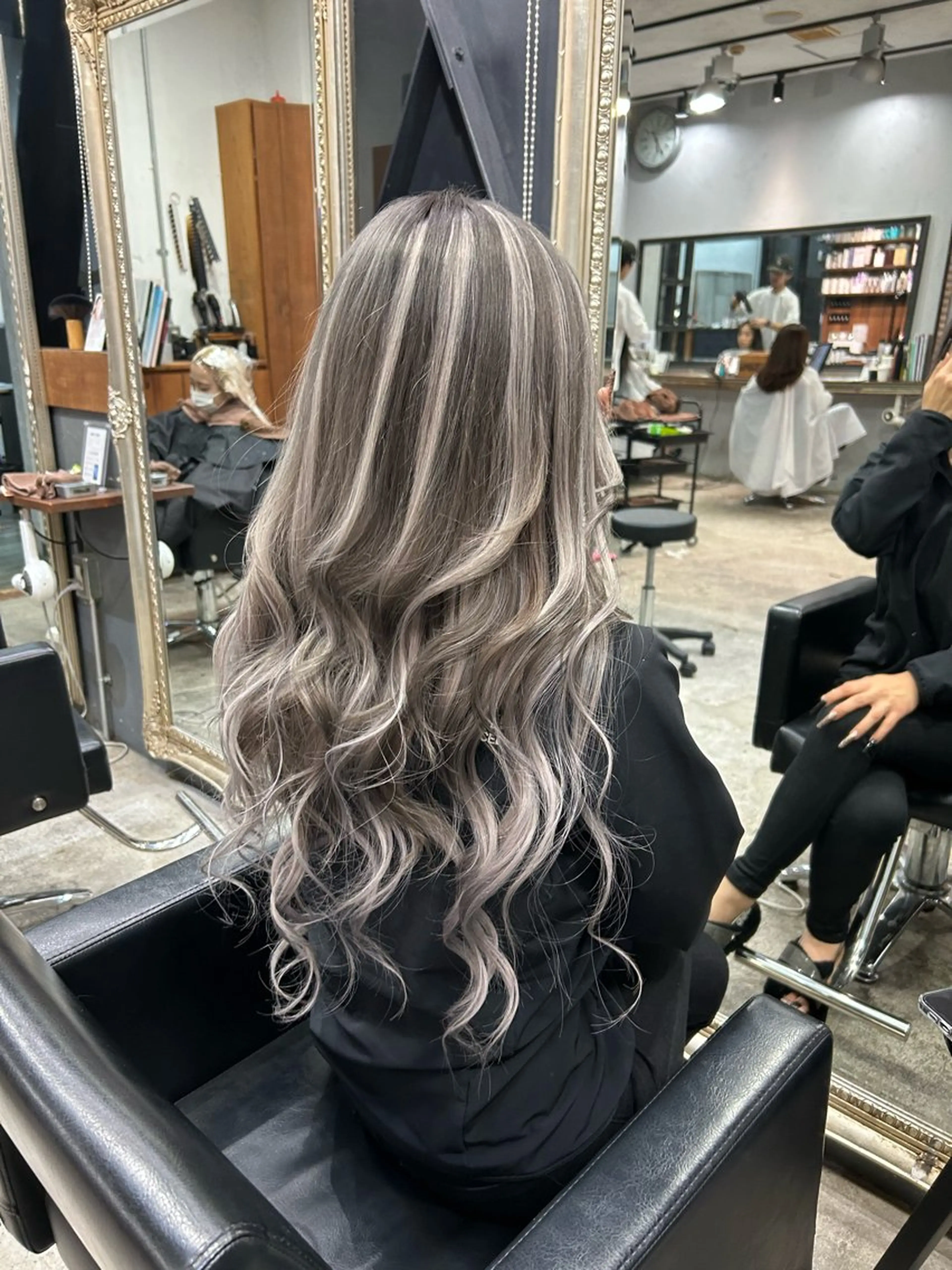 セミロング カラー バレイヤージュ ダブルカラー エクステ レイヤーカット SITY. 🦋mamiya🦋のヘアスタイル