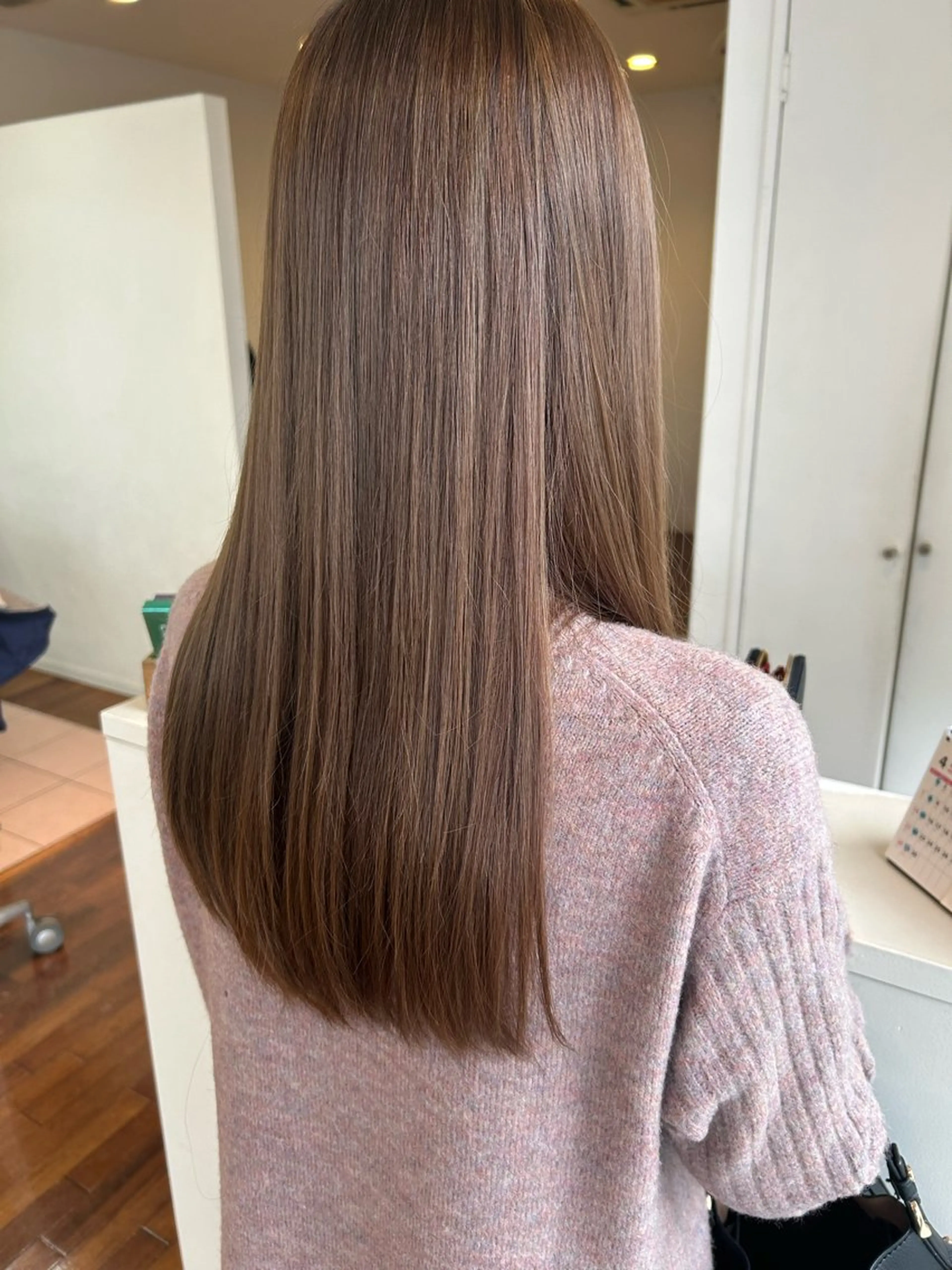 ロング カラー グレージュ オリーブグレージュ オリーブグレー 髪質改善 トリートメント ヘアカラー トリートメント attrice 秋山梨紗のマツエク・マツパデザイン