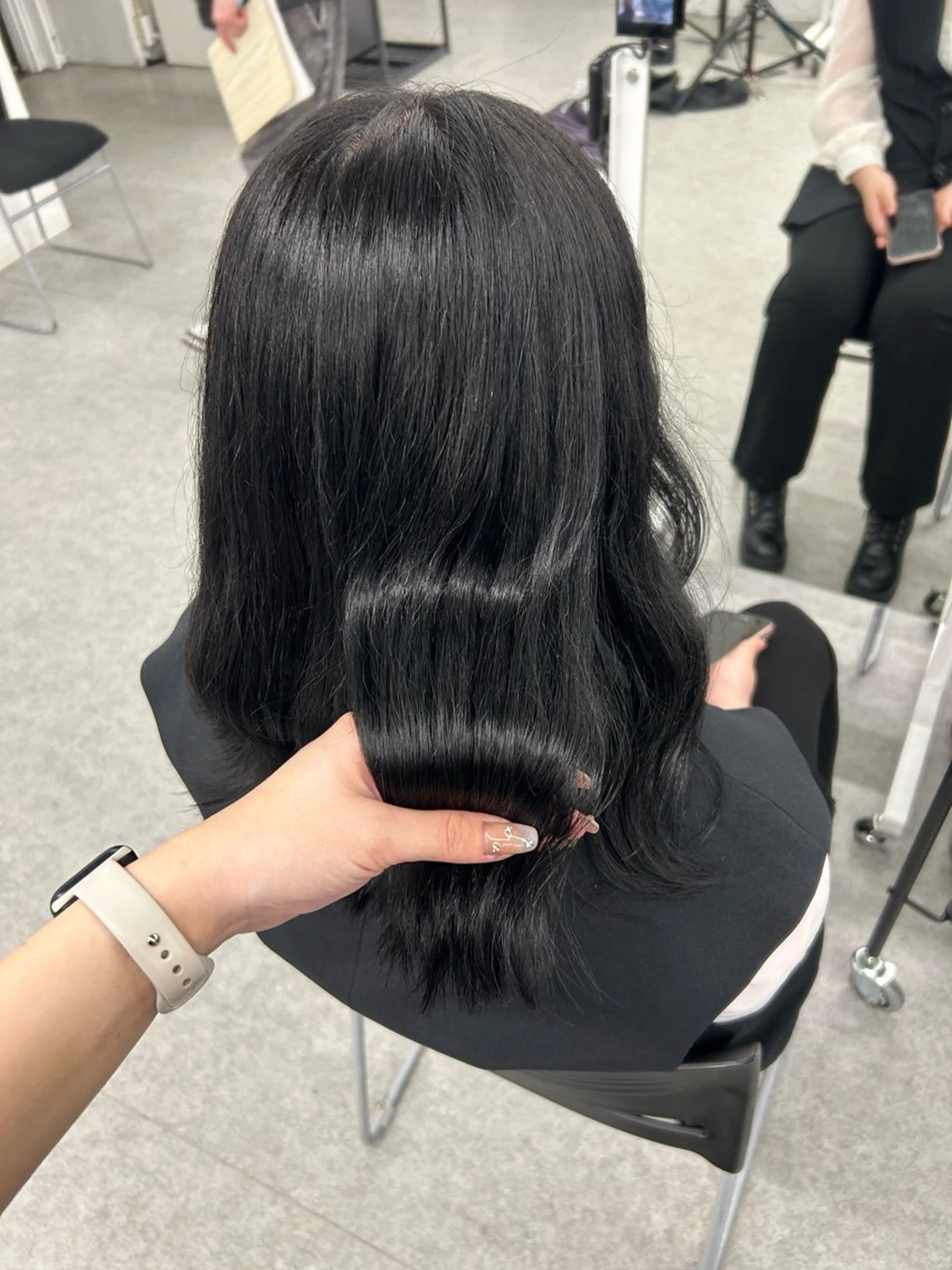 ミディアム カラー ヘアアレンジ ヘアカラー 🎀RIN🎀 就活🩶暗髪カラーのヘアスタイル